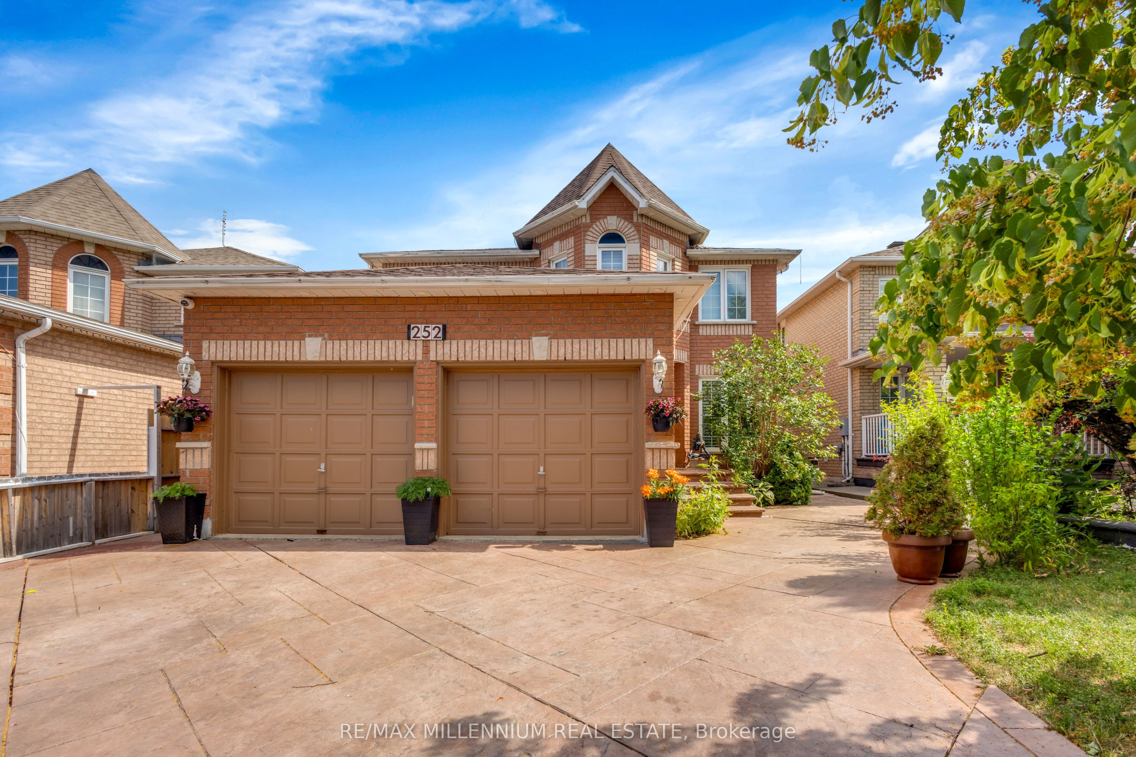 252 Mountainberry Road, Brampton, ON L6R 1H9 photo 3