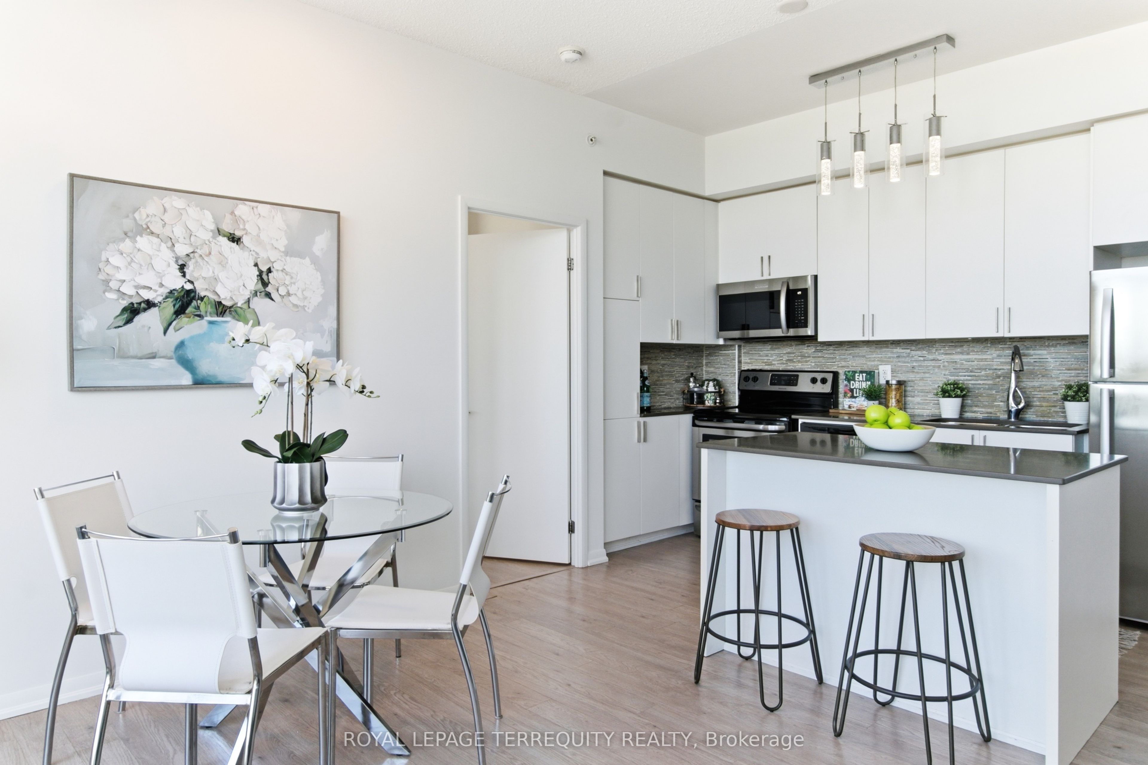 36 Via Bagnato Boulevard 831, Toronto, ON M6N 0B7