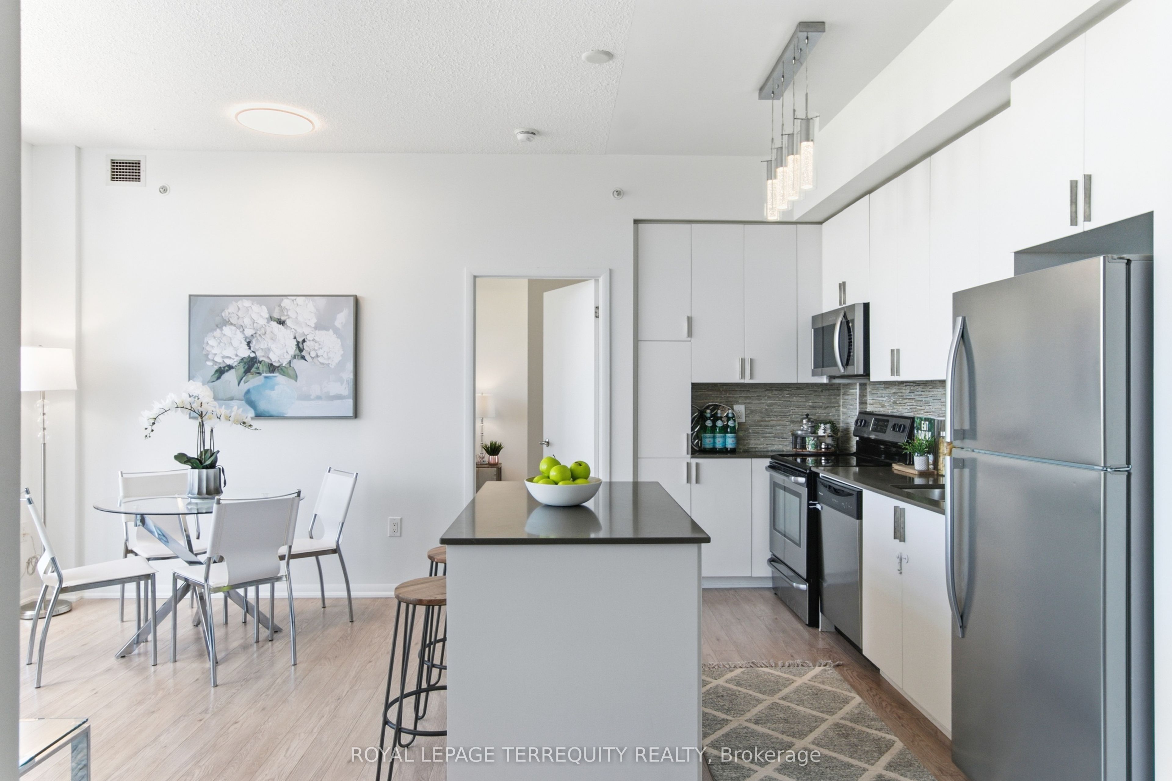 36 Via Bagnato Boulevard 831, Toronto, ON M6N 0B7 photo 4