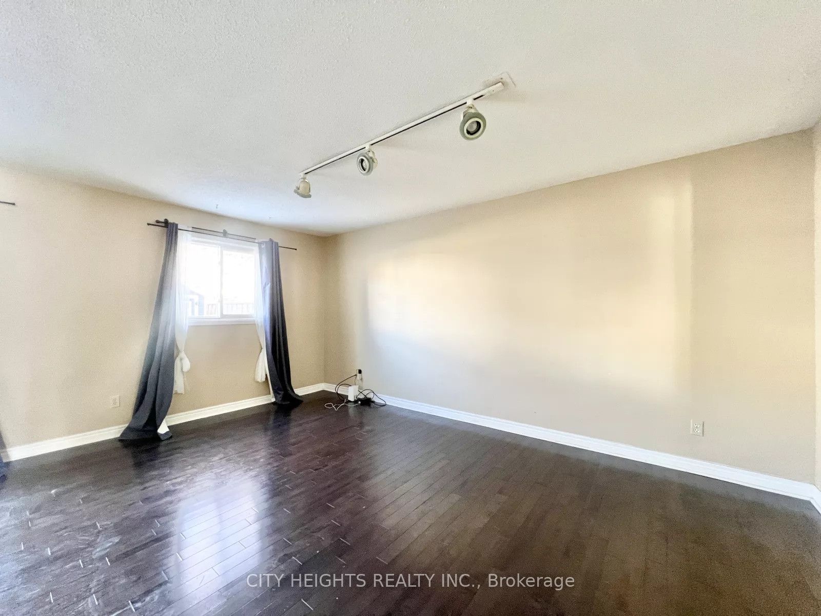 45 Hansen Road N 20, Brampton, ON L6V 3C5 photo 2