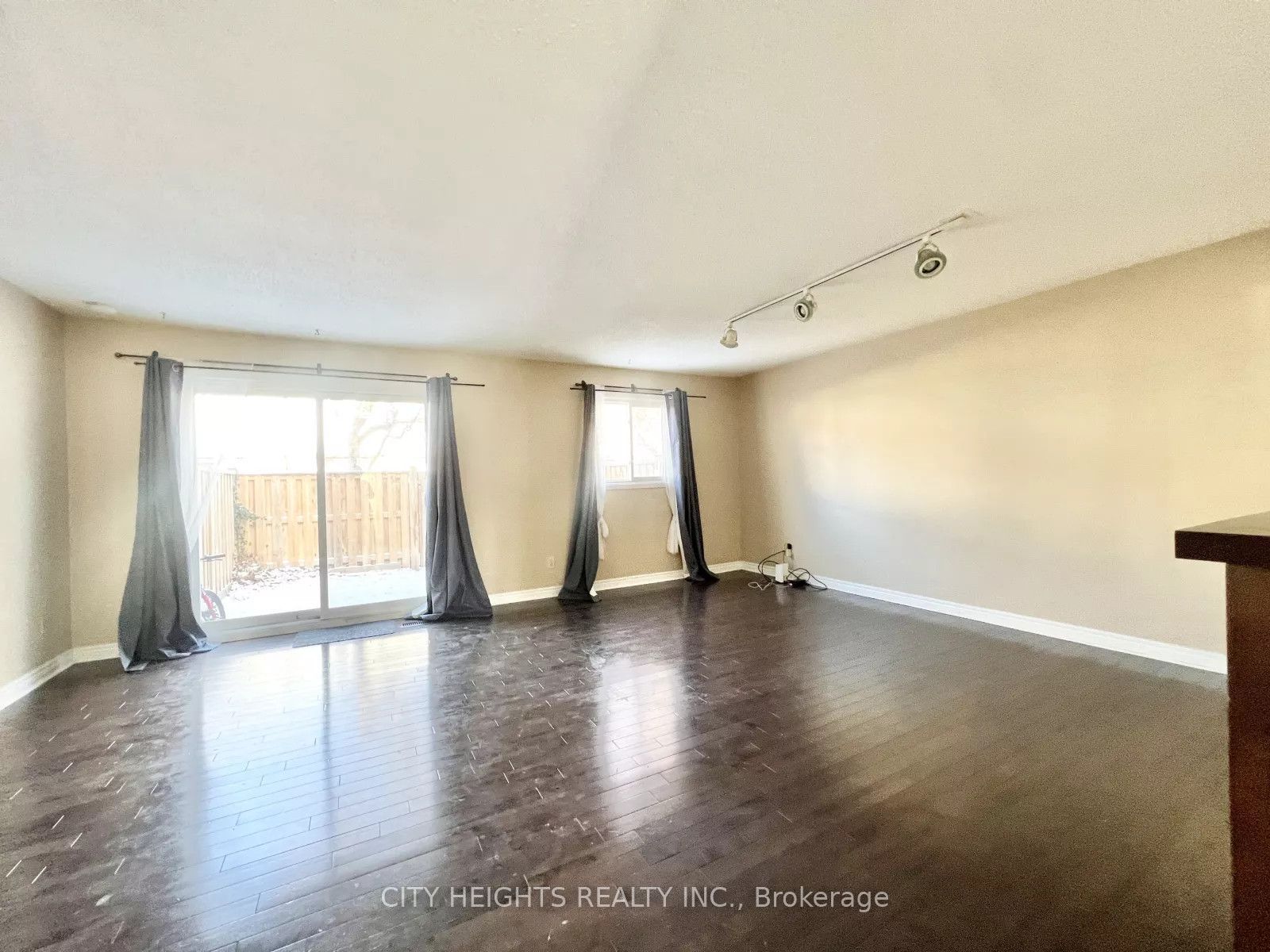 45 Hansen Road N 20, Brampton, ON L6V 3C5 photo 4