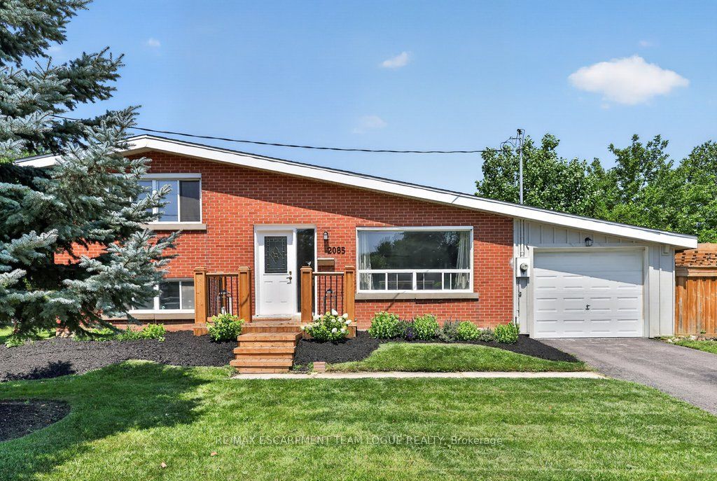2085 Mountainside Drive, Burlington, ON L7P 1A9 photo 3