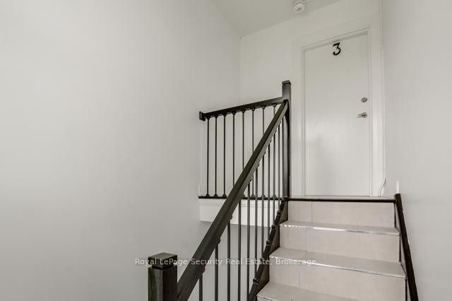 148 Portland Street 2, Toronto, ON M8Y 1B2 photo 2