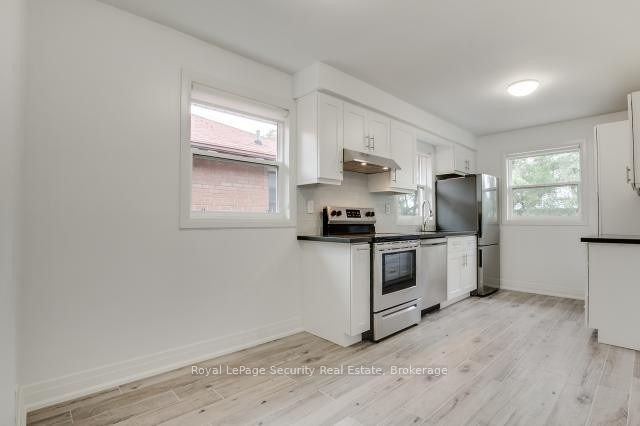 148 Portland Street 2, Toronto, ON M8Y 1B2 photo 4
