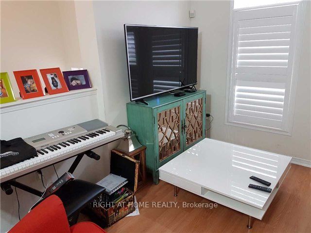 50 Strathaven Drive 115, Mississauga, ON L5R 4E7 photo 4