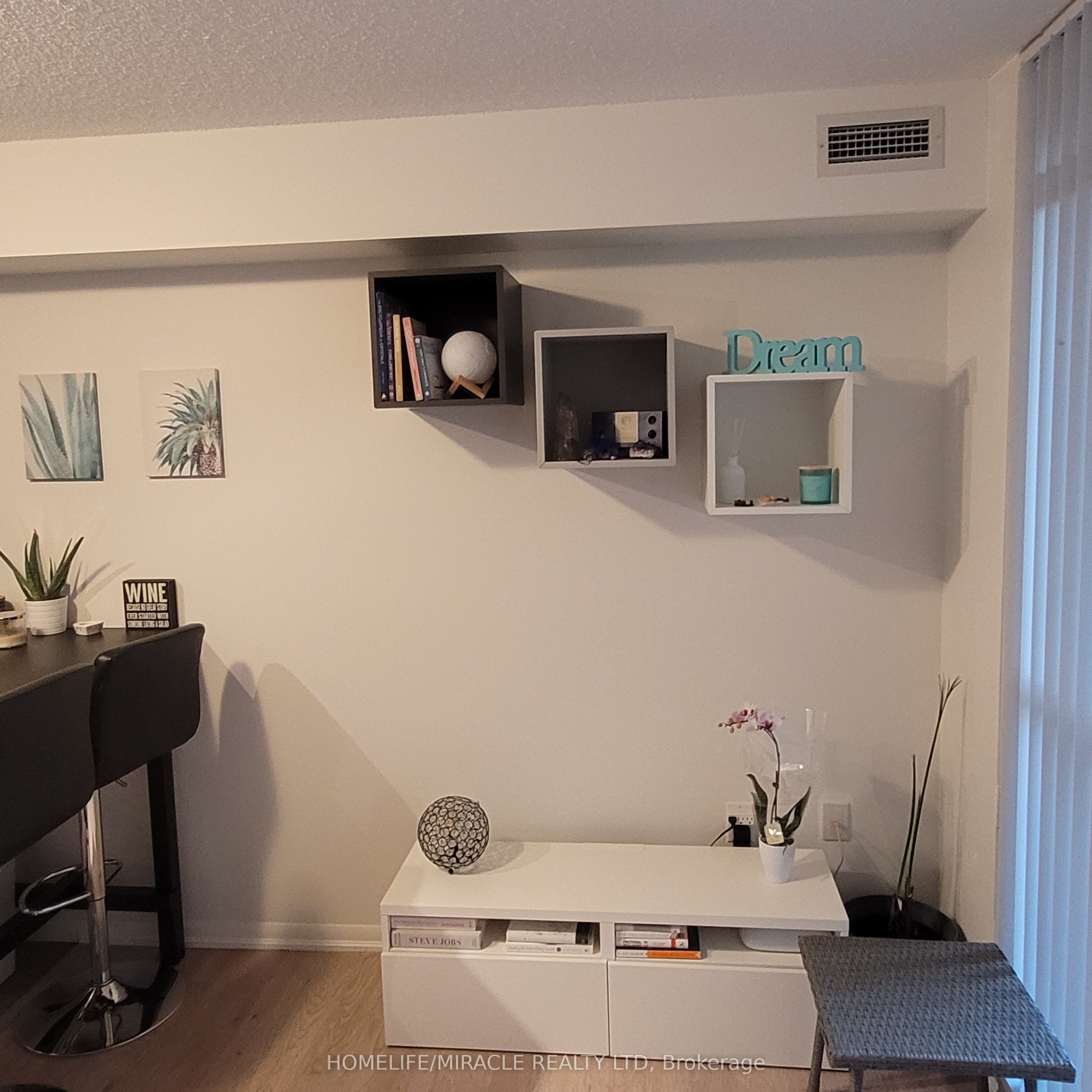 830 Lawrence Avenue W 529, Toronto, ON M6A 0A2 photo 3