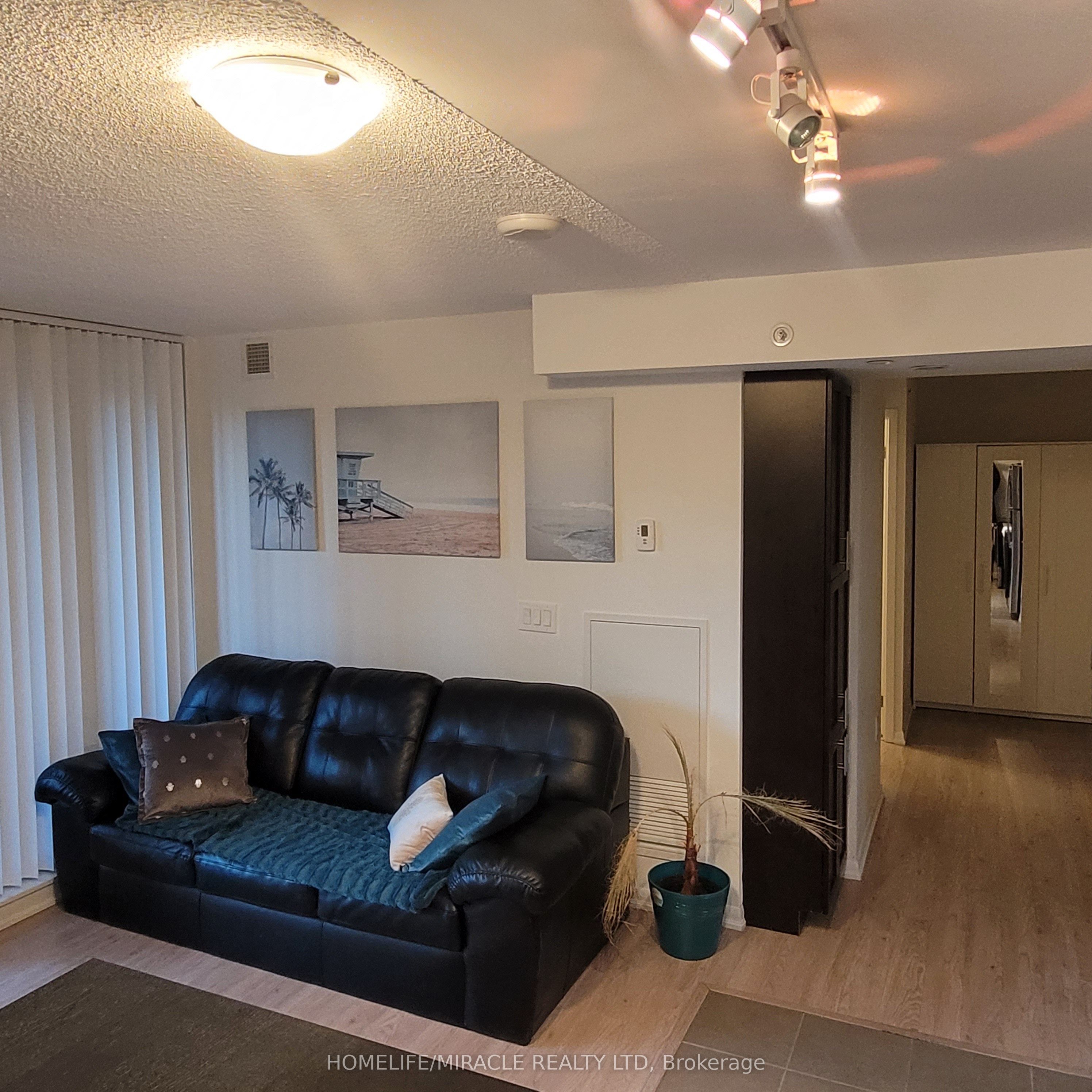 830 Lawrence Avenue W 529, Toronto, ON M6A 0A2 photo 5