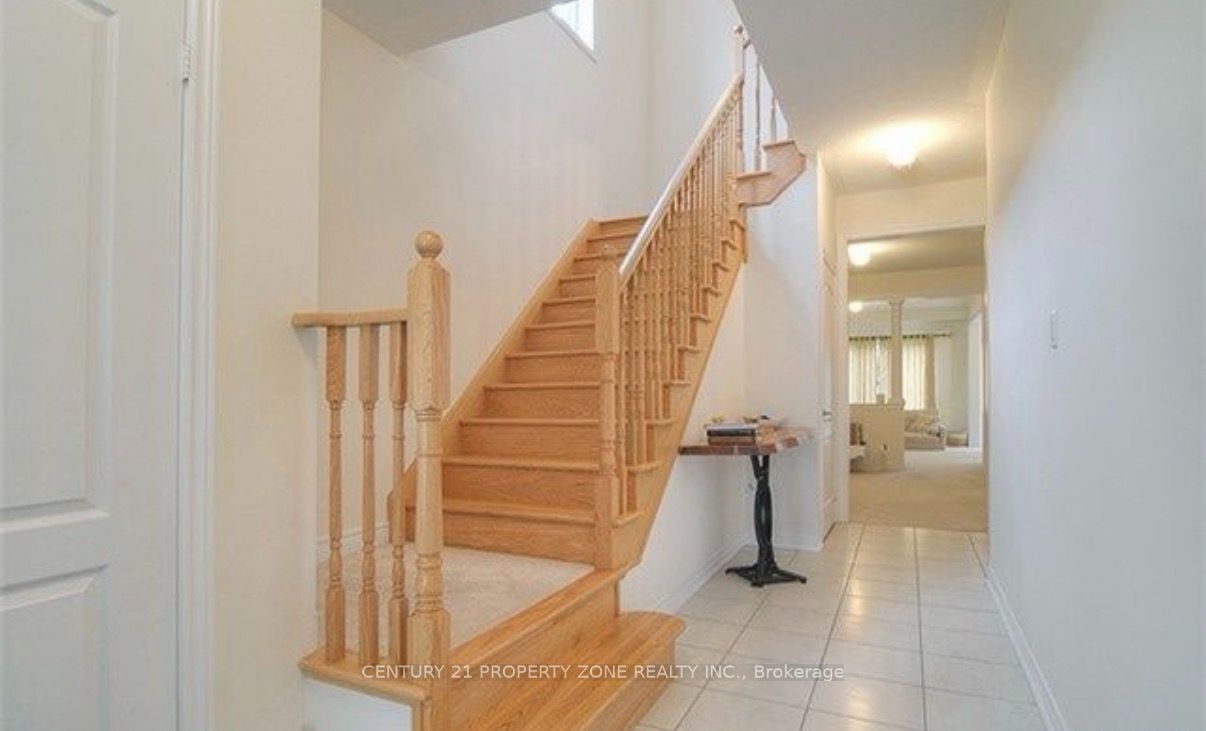 38 Banbridge Crescent, Brampton, ON L6X 5L9 photo 2