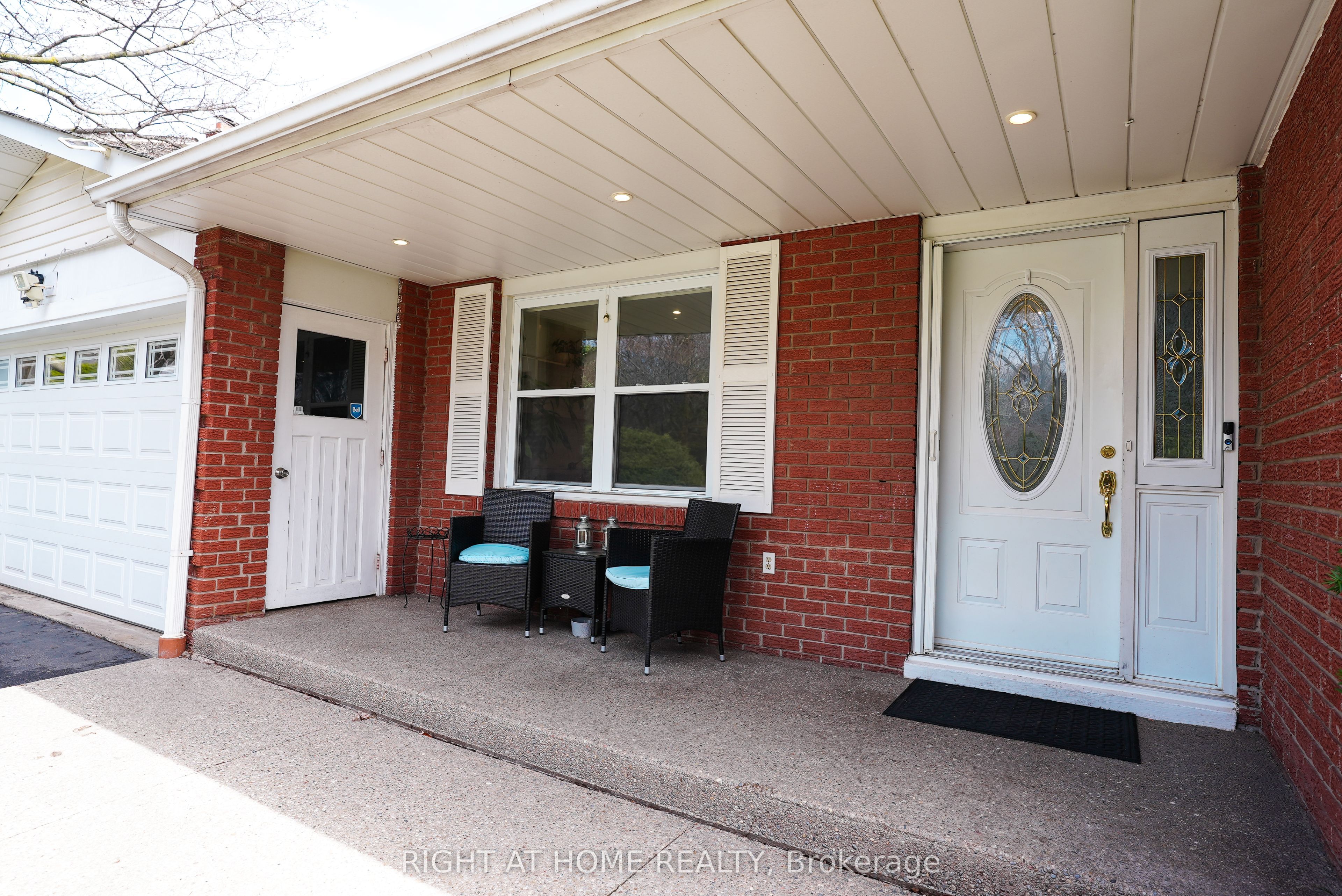 1266 Lakeview Drive, Oakville, ON L6H 2M8 photo 3