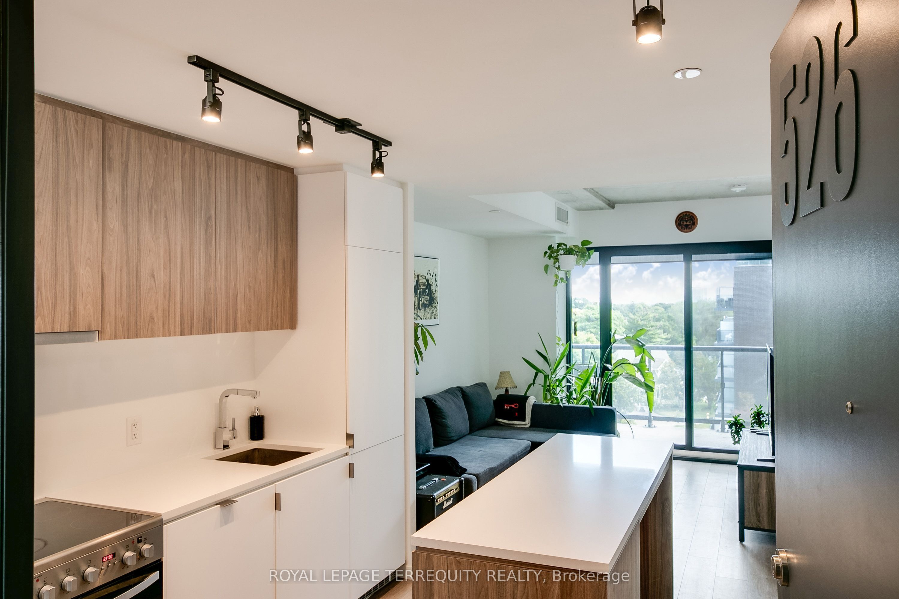 7 Smith Crescent 526, Toronto, ON M8Z 0G3 photo 3