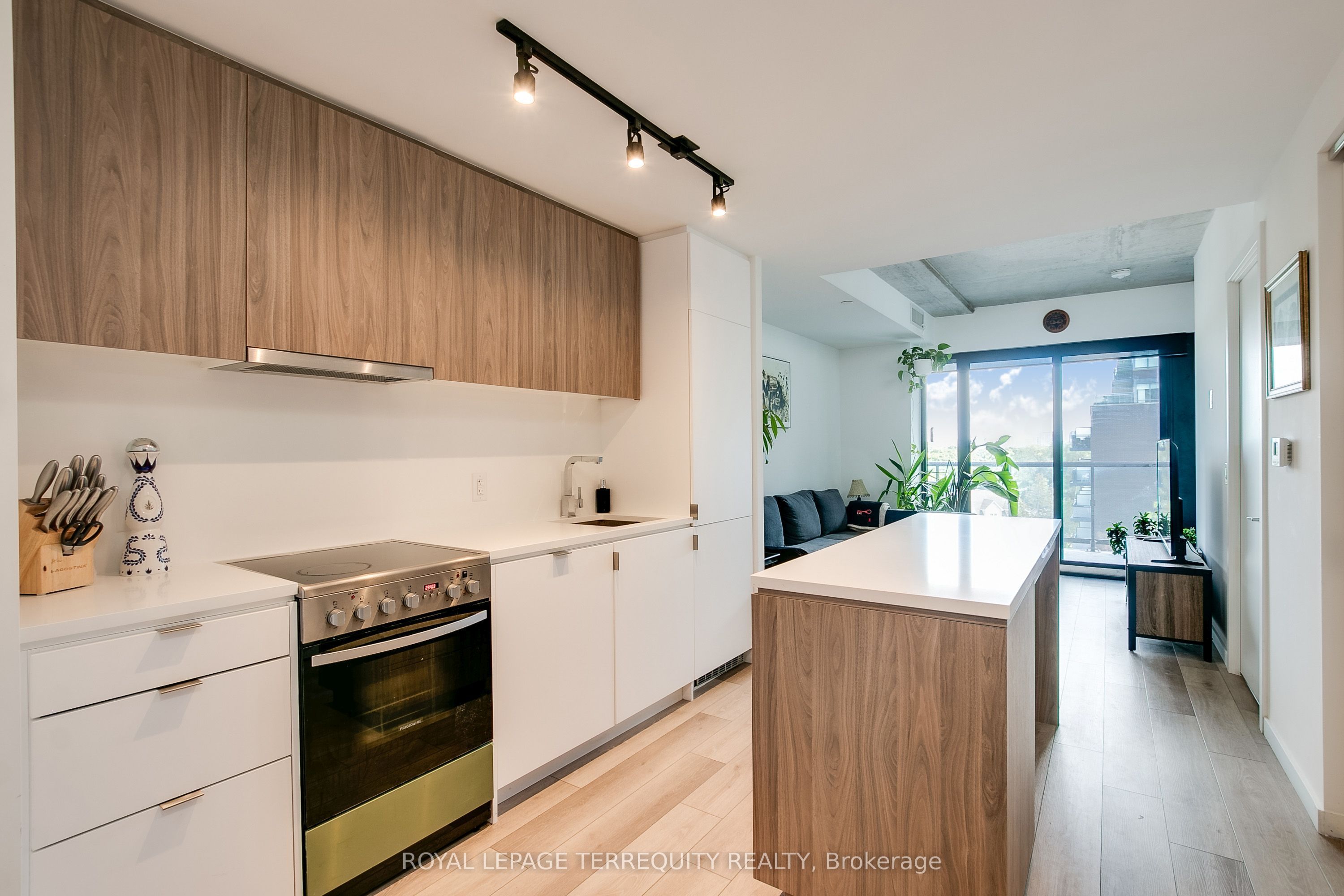 7 Smith Crescent 526, Toronto, ON M8Z 0G3 photo 4