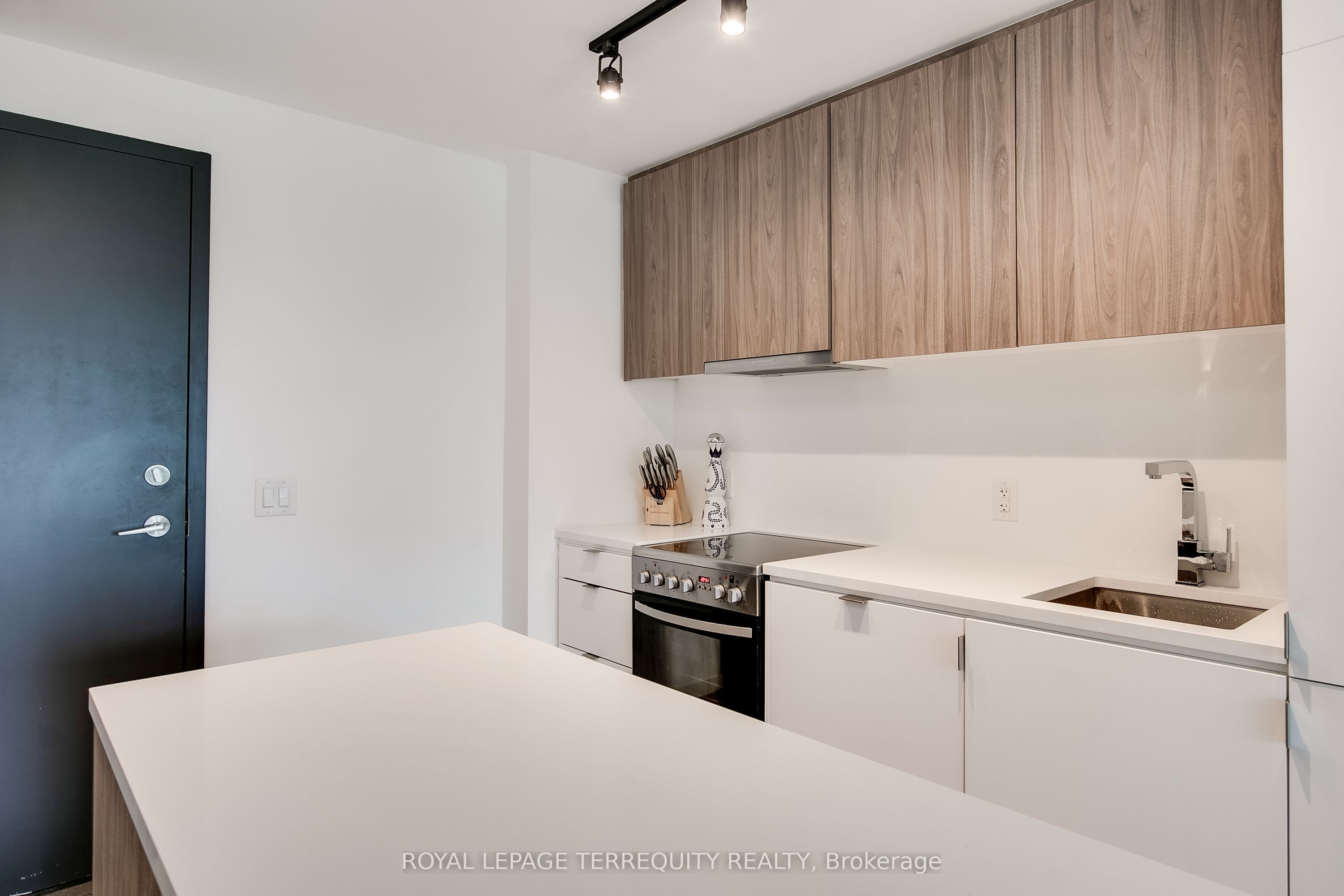 7 Smith Crescent 526, Toronto, ON M8Z 0G3 photo 5