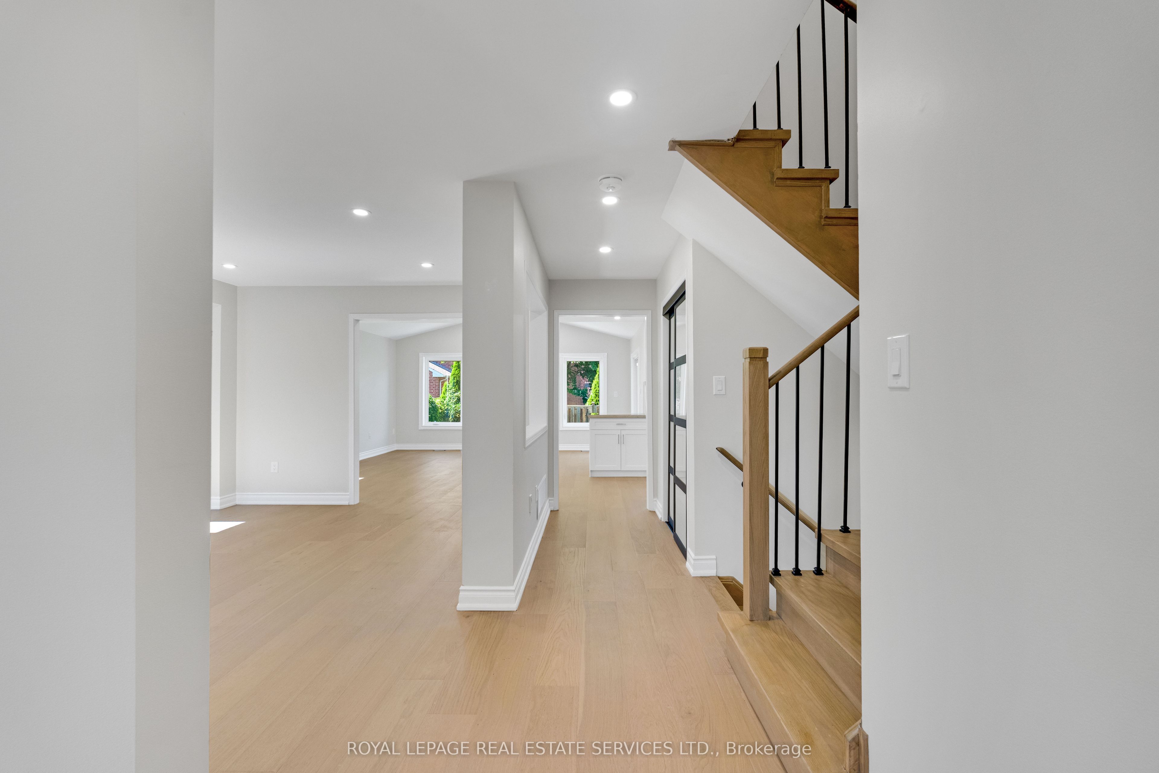 3955 Foxwood Avenue, Mississauga, ON L5N 7V4 photo 2