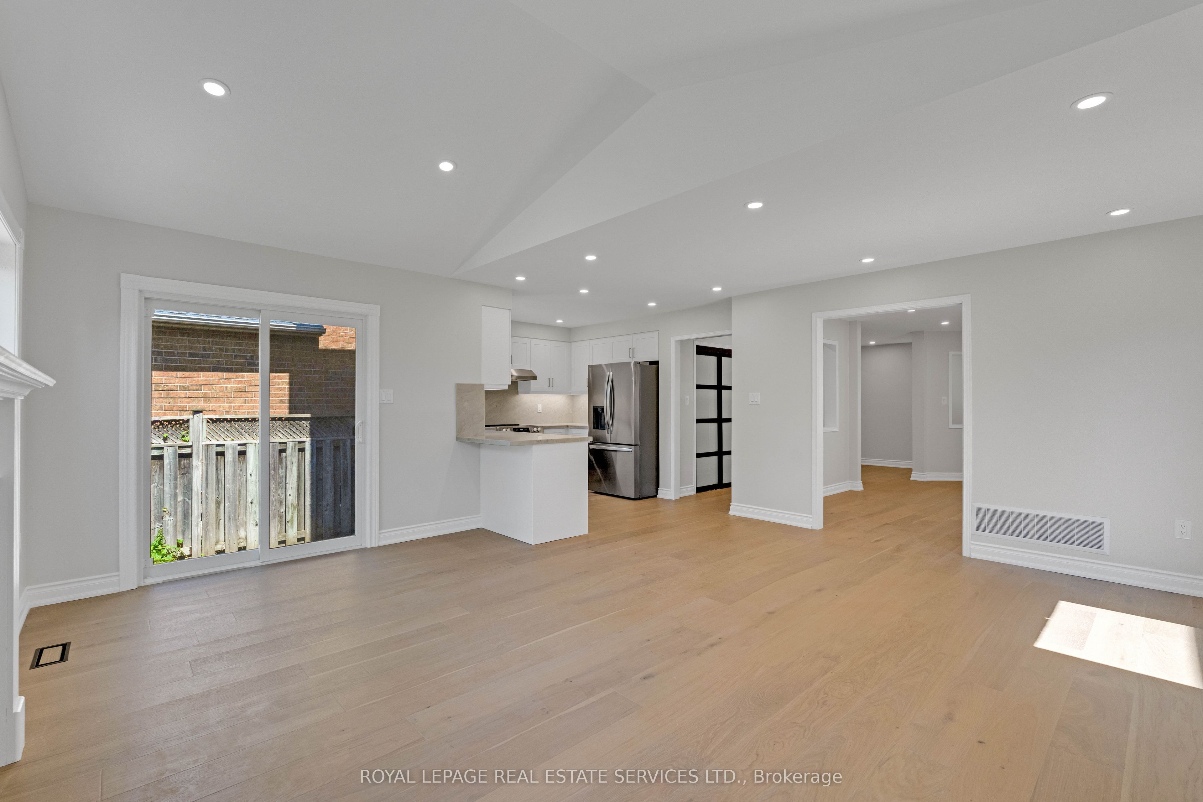 3955 Foxwood Avenue, Mississauga, ON L5N 7V4 photo 5