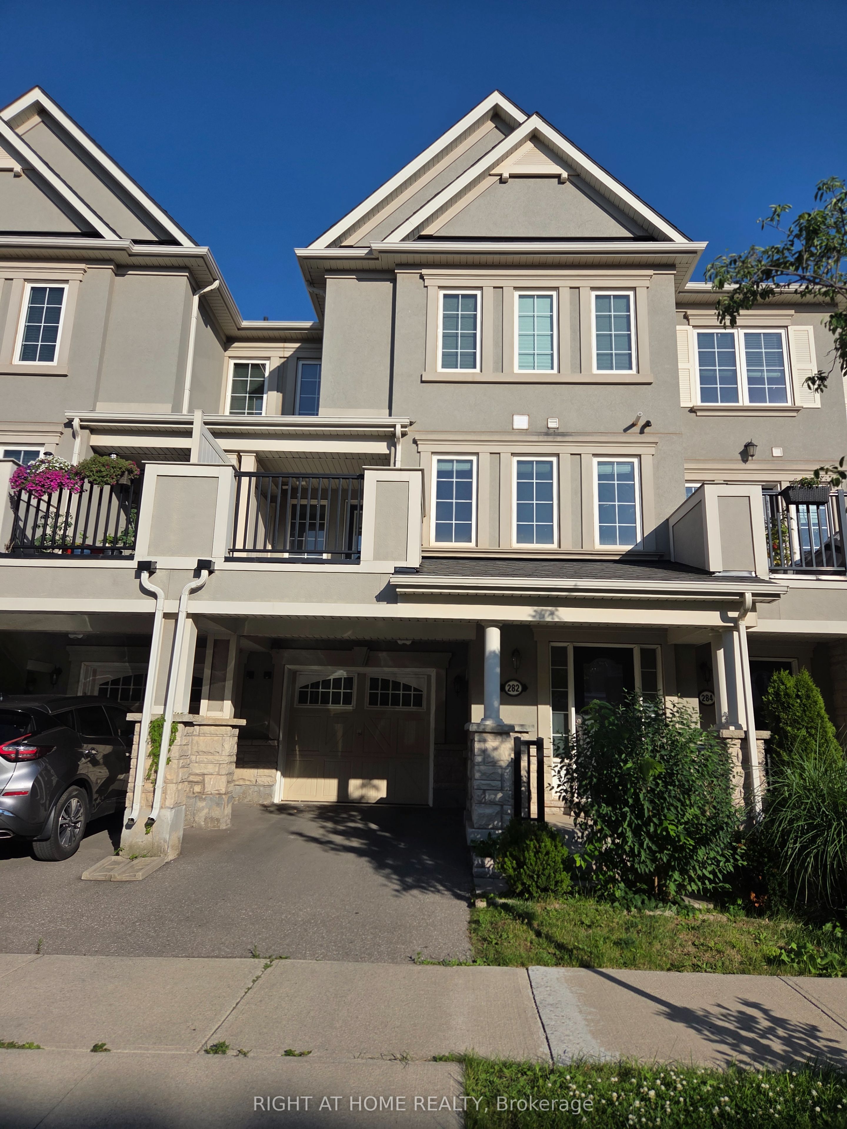 282 Jemima Drive E, Oakville, ON L6M 0V6