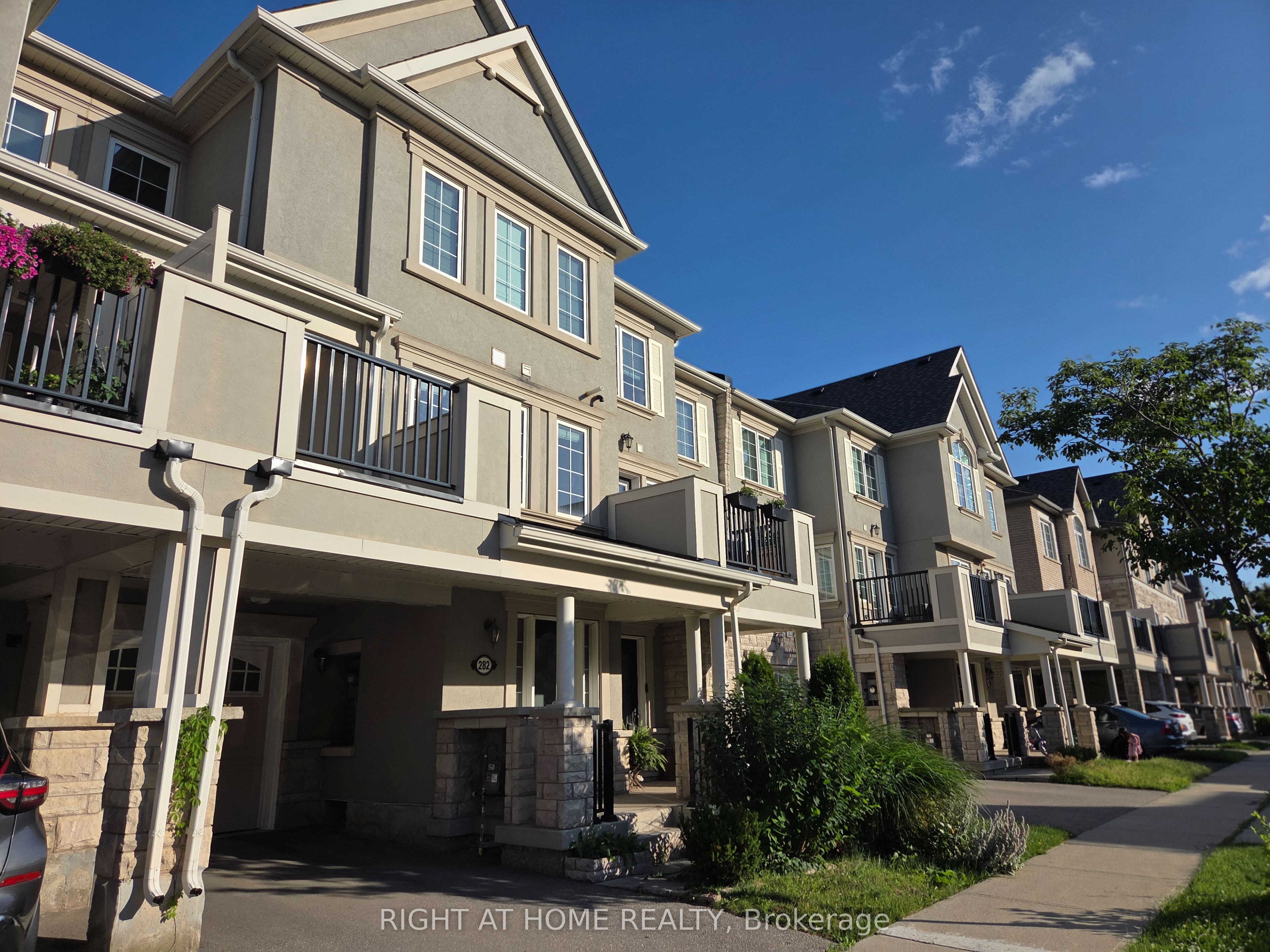 282 Jemima Drive E, Oakville, ON L6M 0V6 photo 2