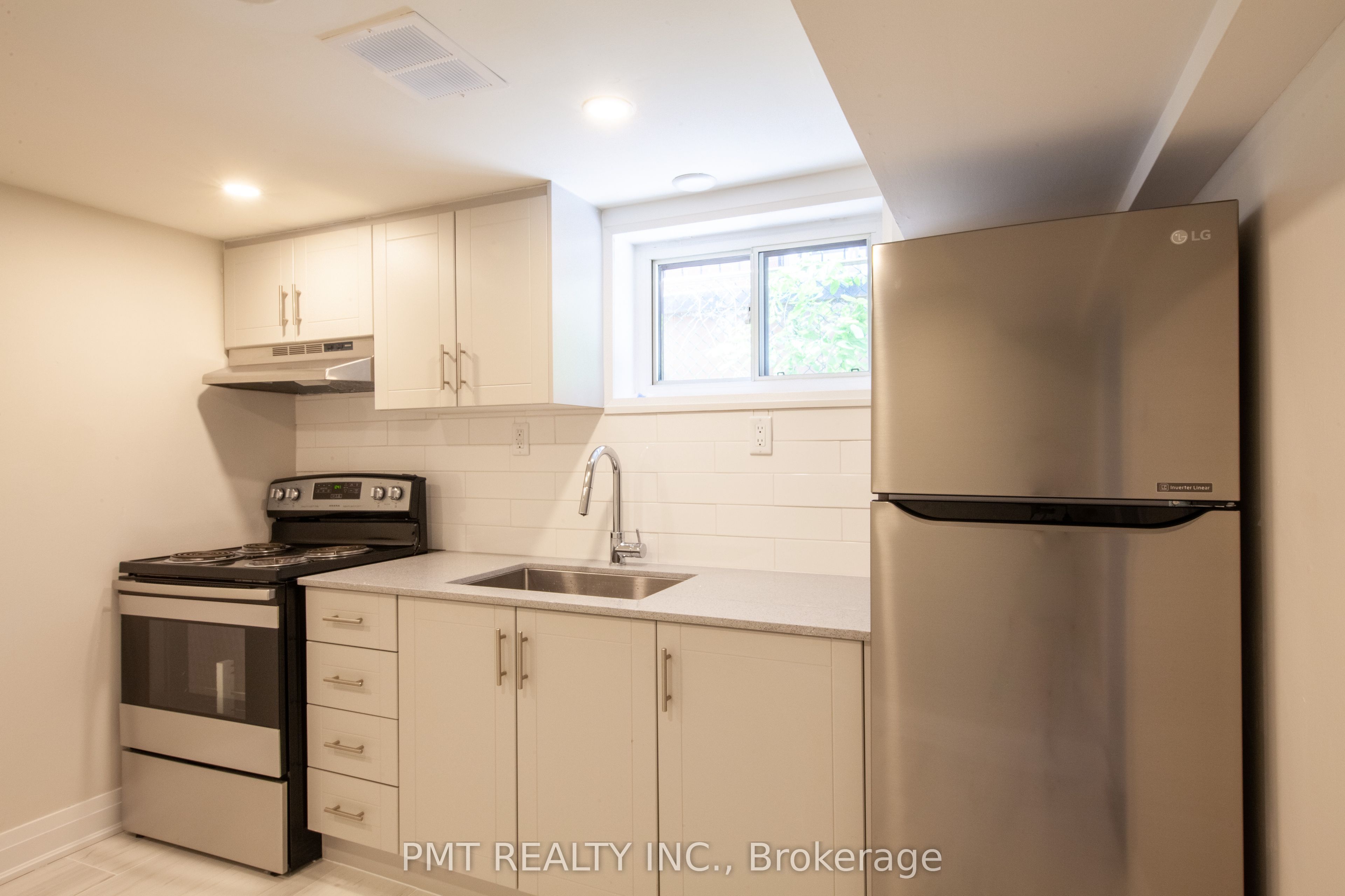 34 Robindale Avenue Basement, Toronto, ON M8W 4A9 photo 2