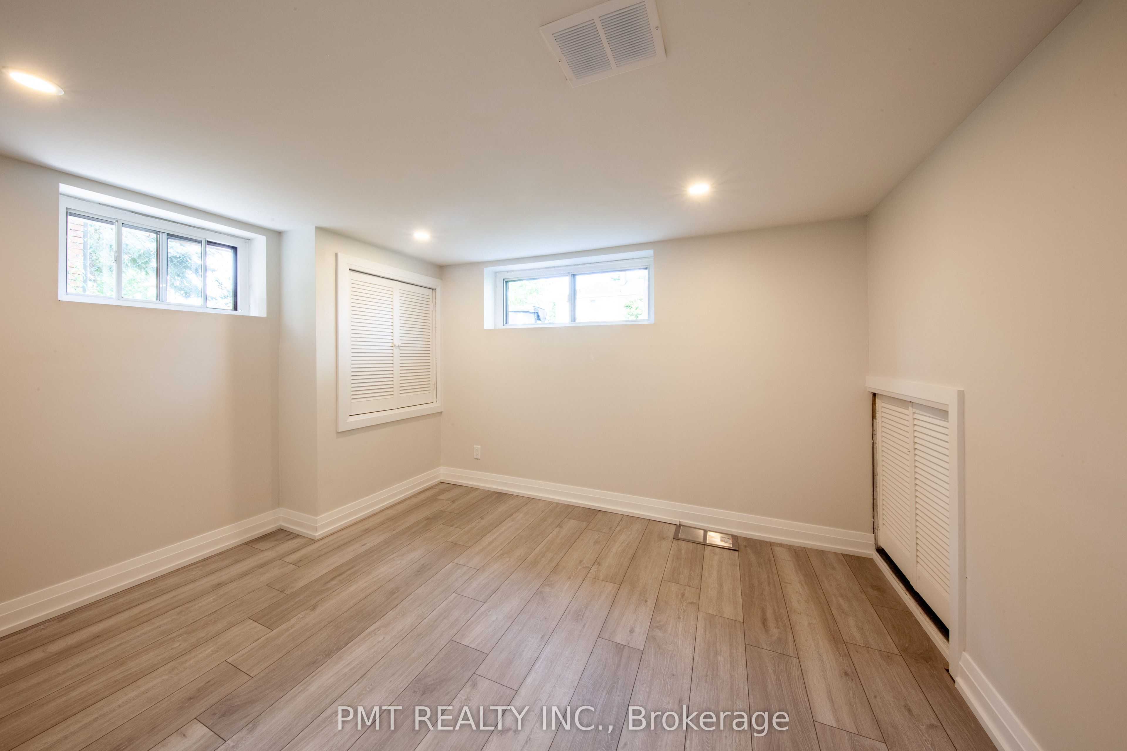 34 Robindale Avenue Basement, Toronto, ON M8W 4A9 photo 4