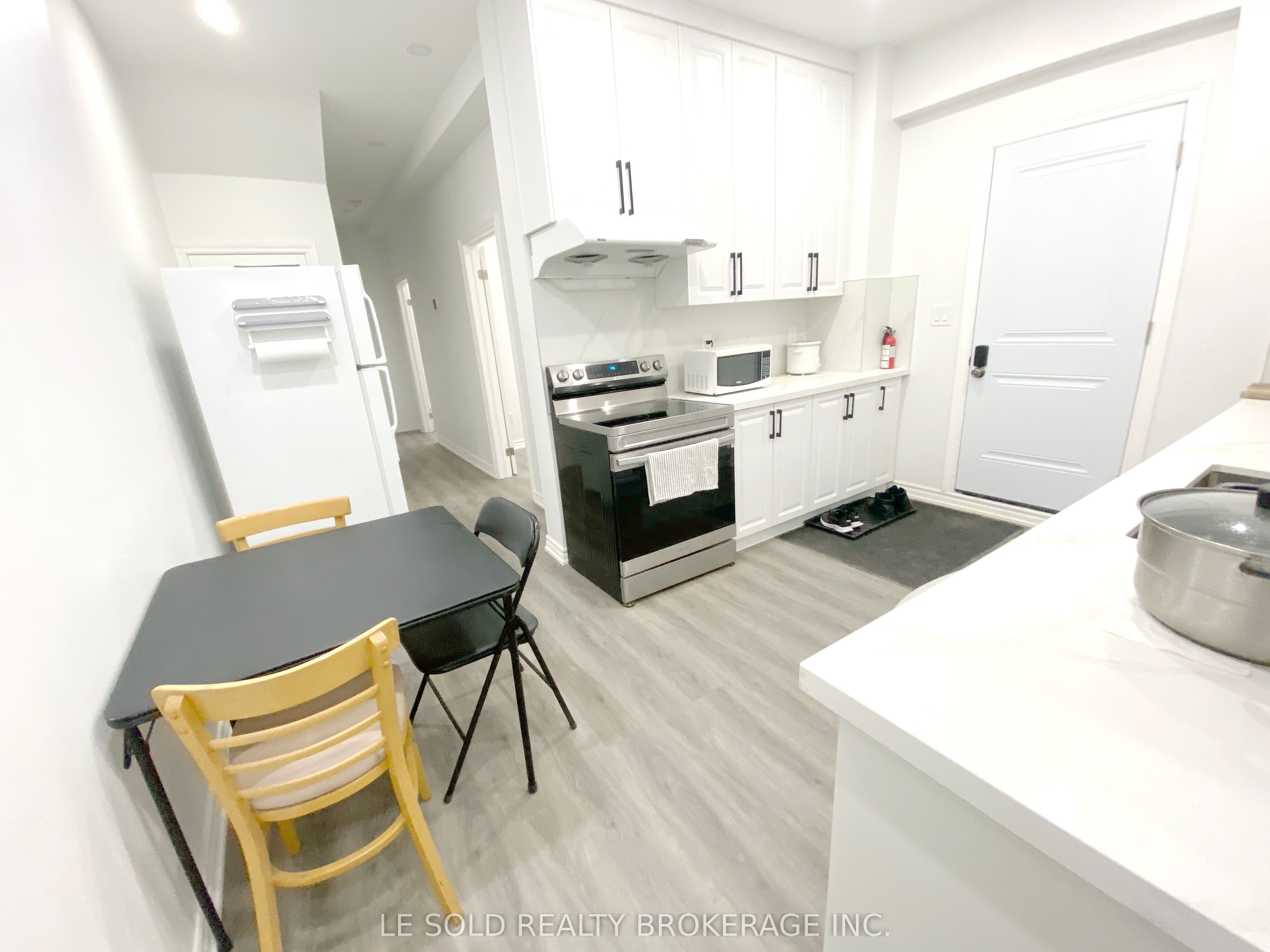 81 Hallam Street Room 103, Toronto, ON M6H 1W7 photo 2