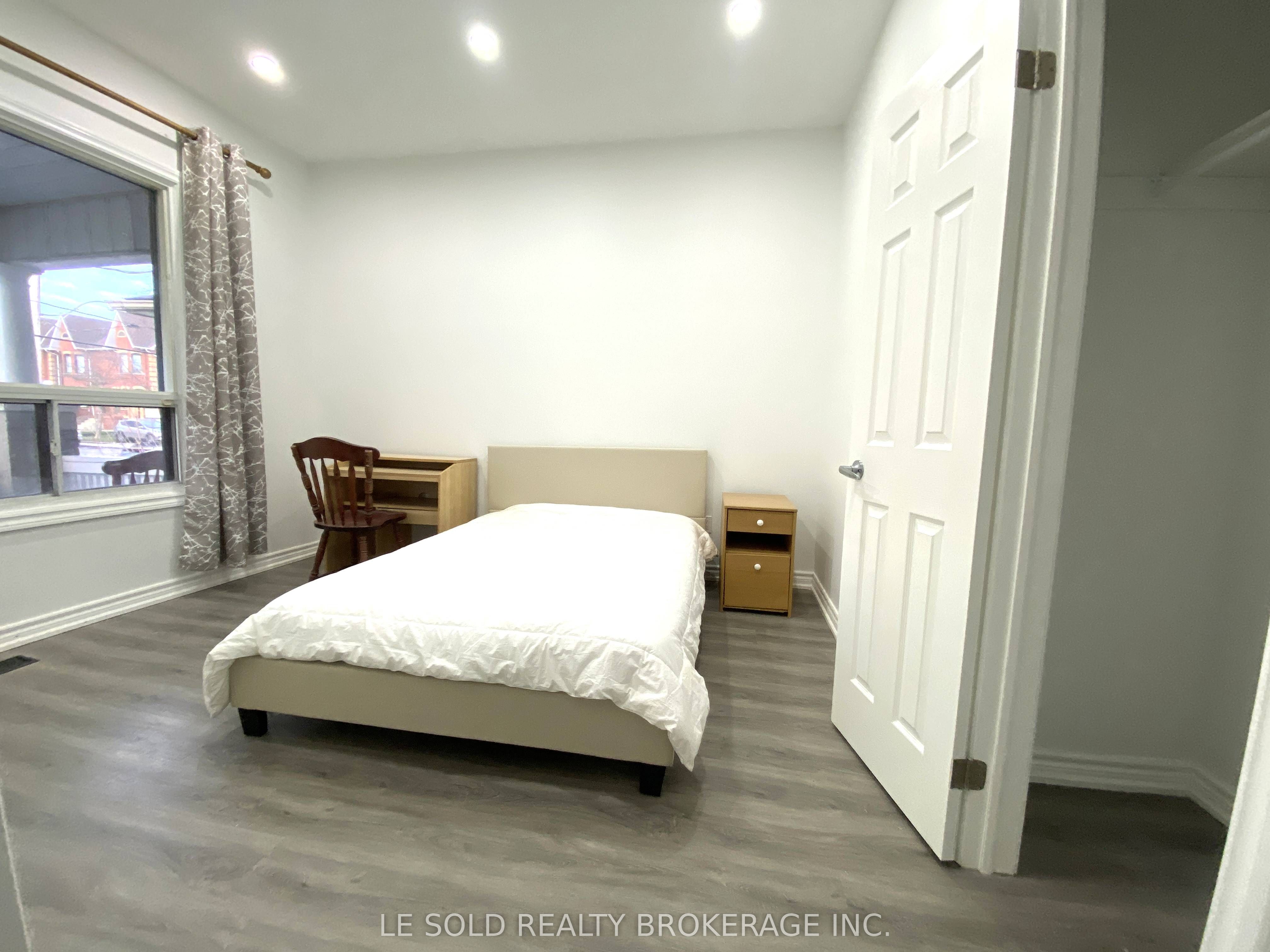 81 Hallam Street Room 103, Toronto, ON M6H 1W7 photo 4