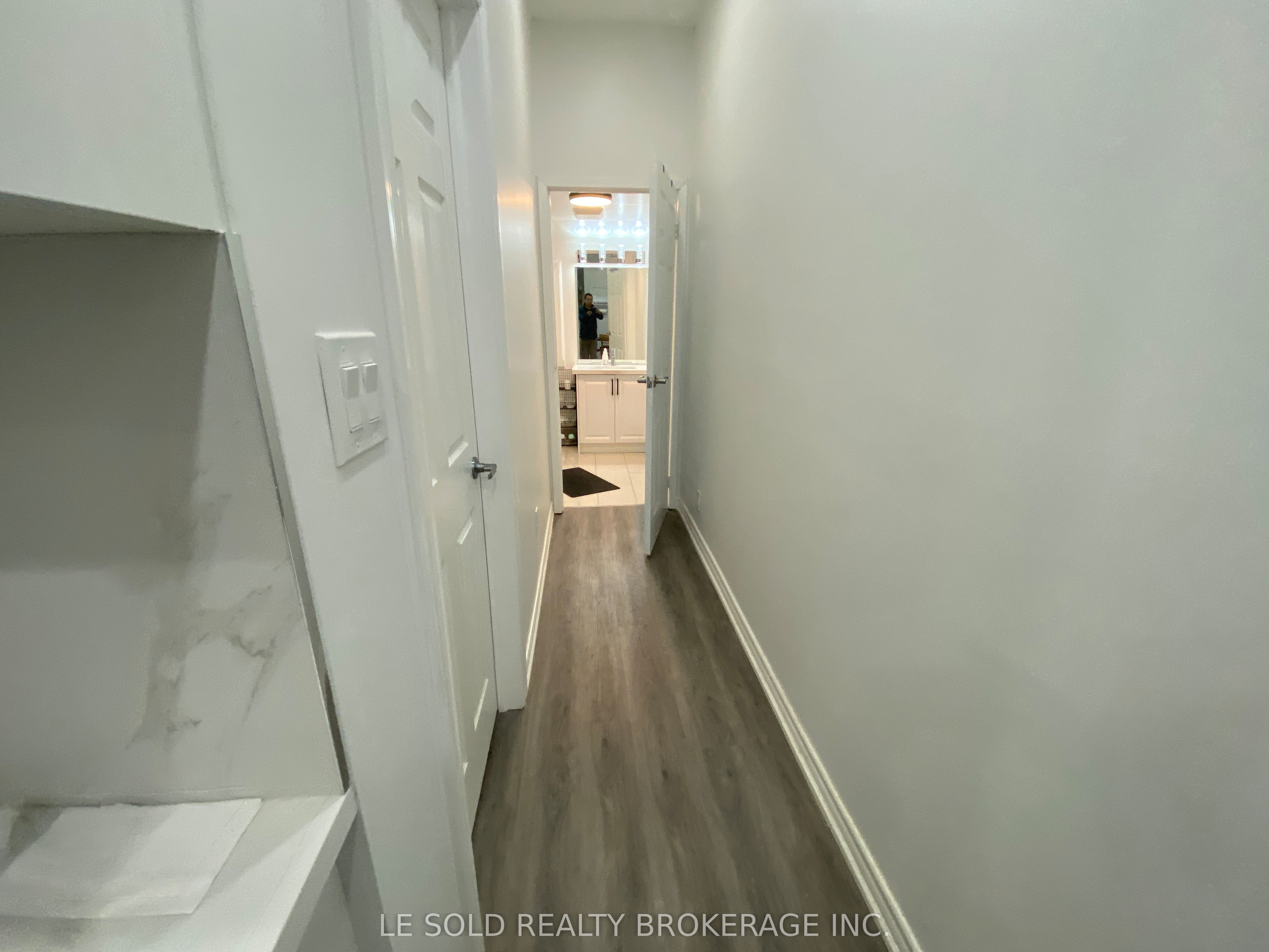 81 Hallam Street Room 103, Toronto, ON M6H 1W7 photo 5