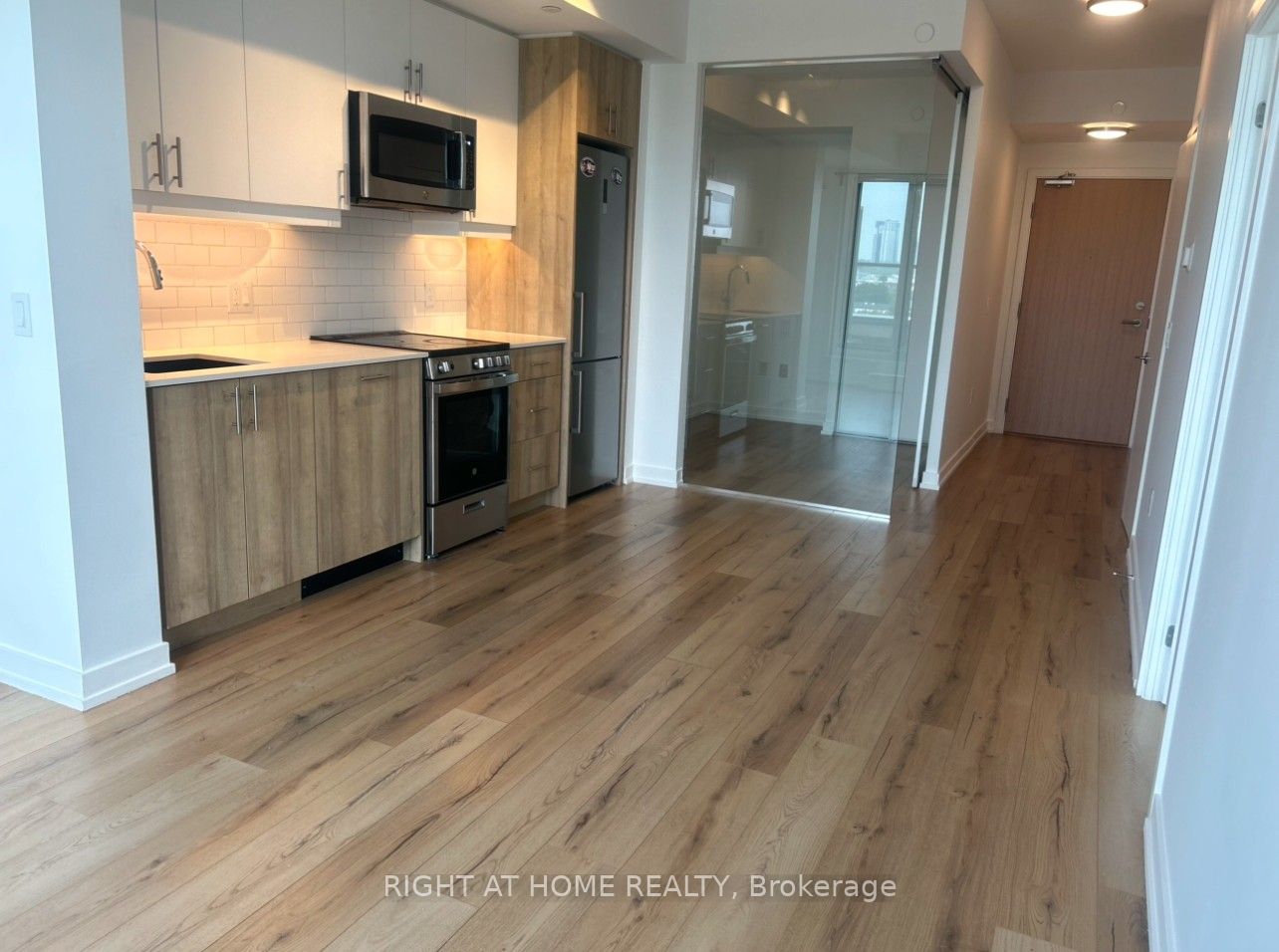 1195 The Queensway 704, Toronto, ON M8Z 0H1 photo 4