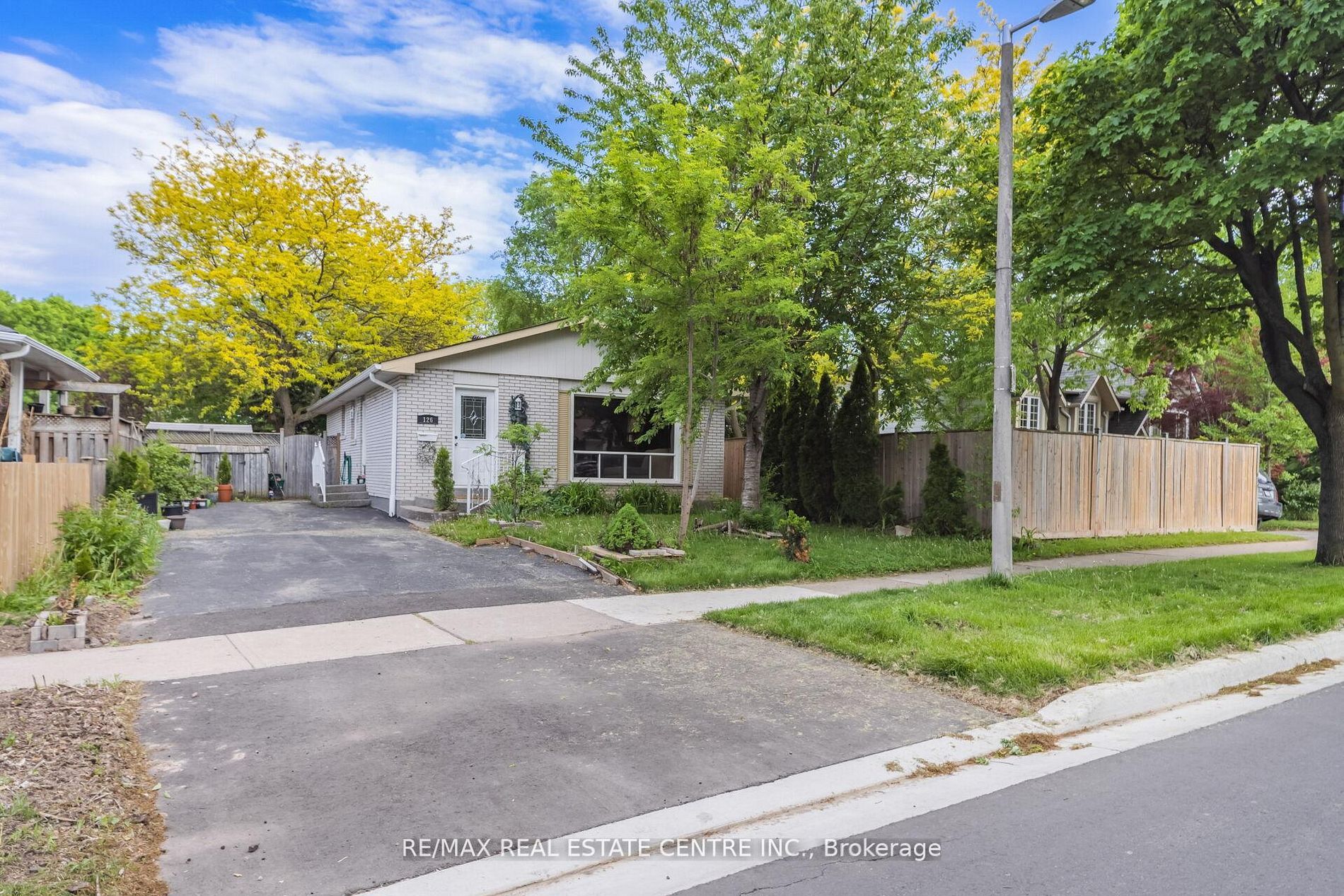 126 Culham Street, Oakville, ON L6H 1G5 photo 2