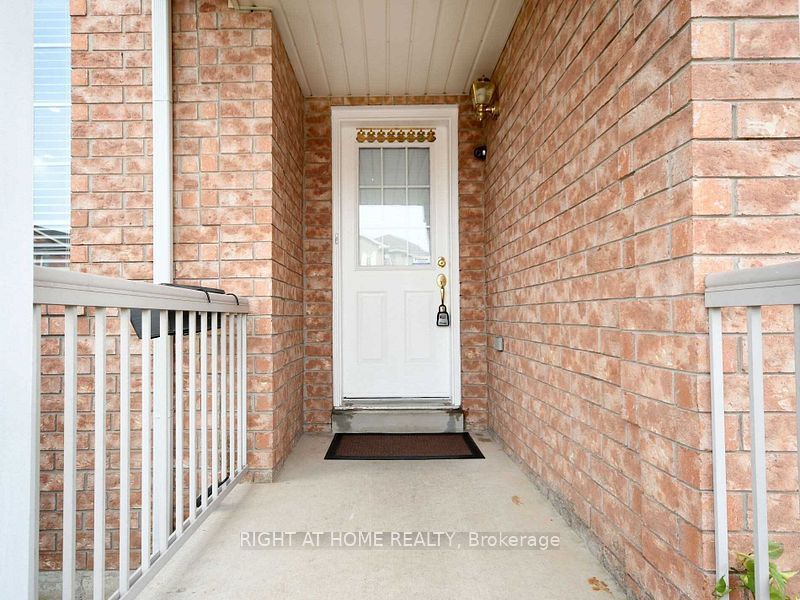 33 SCHOONER Drive UPPER, Brampton, ON L7A 3H3 photo 2