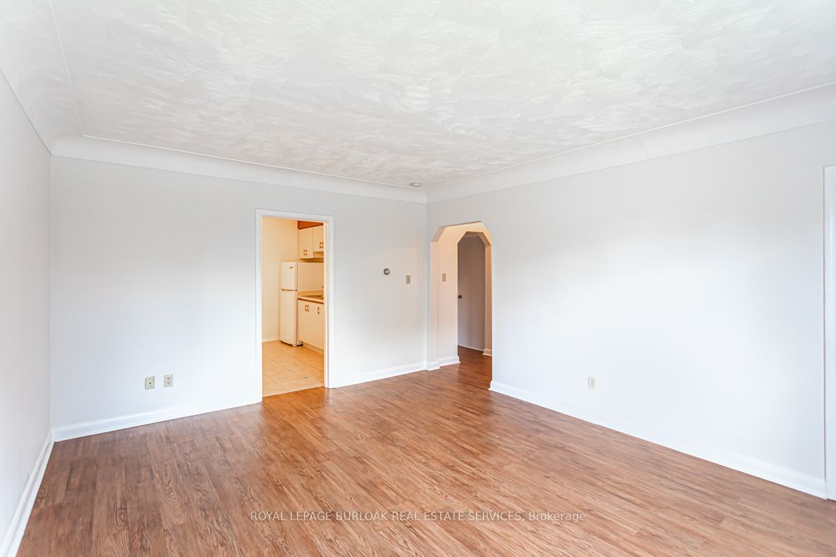 718 Ross Street 2, Burlington, ON L7S 1S2 photo 3