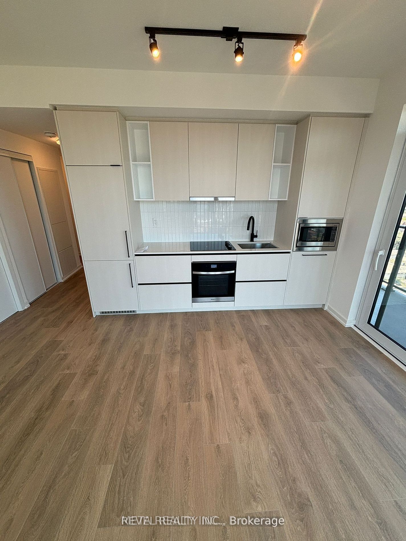 1285 Dupont Street 1409, Toronto, ON M6H 0E3