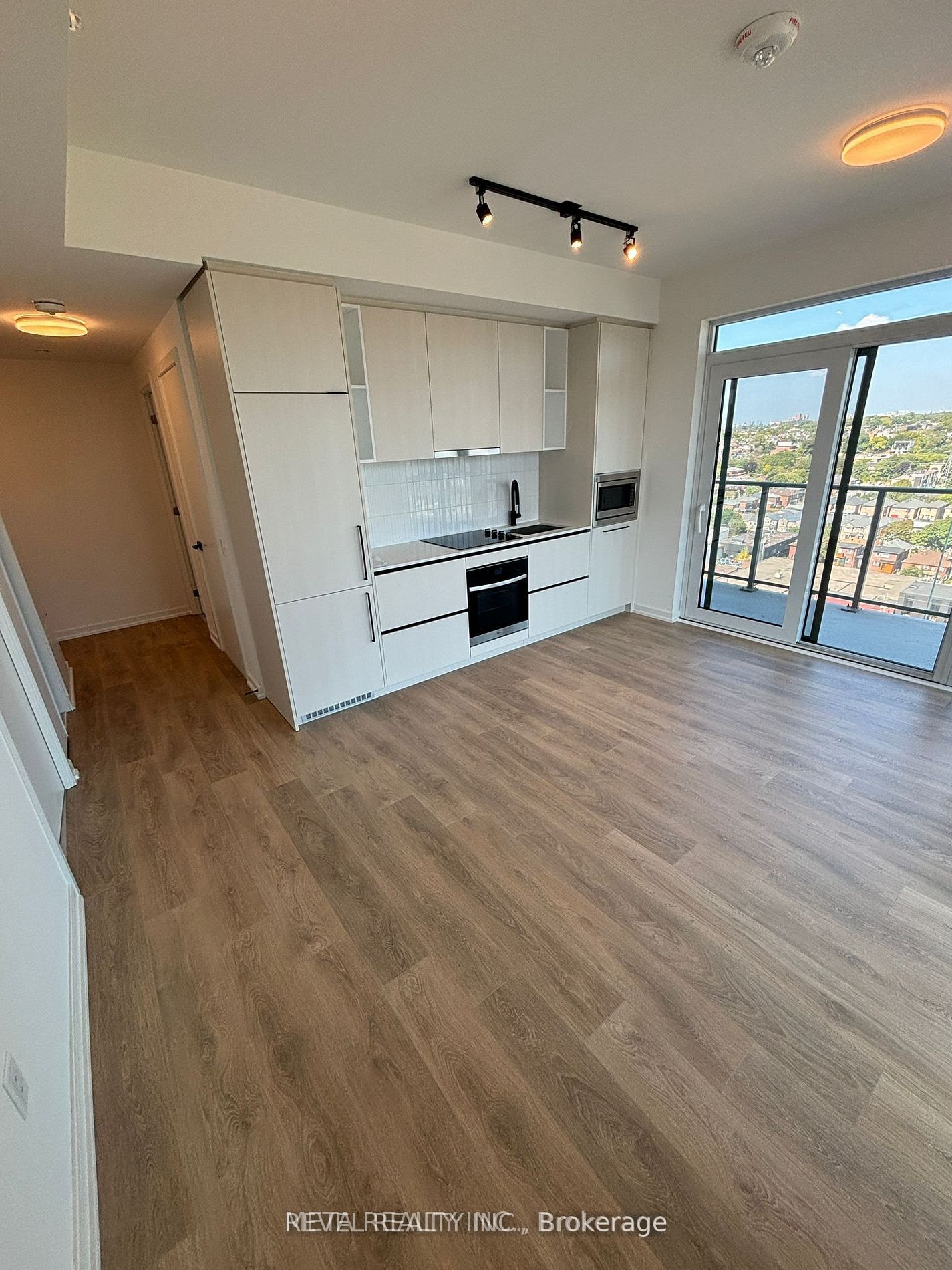 1285 Dupont Street 1409, Toronto, ON M6H 0E3 photo 2