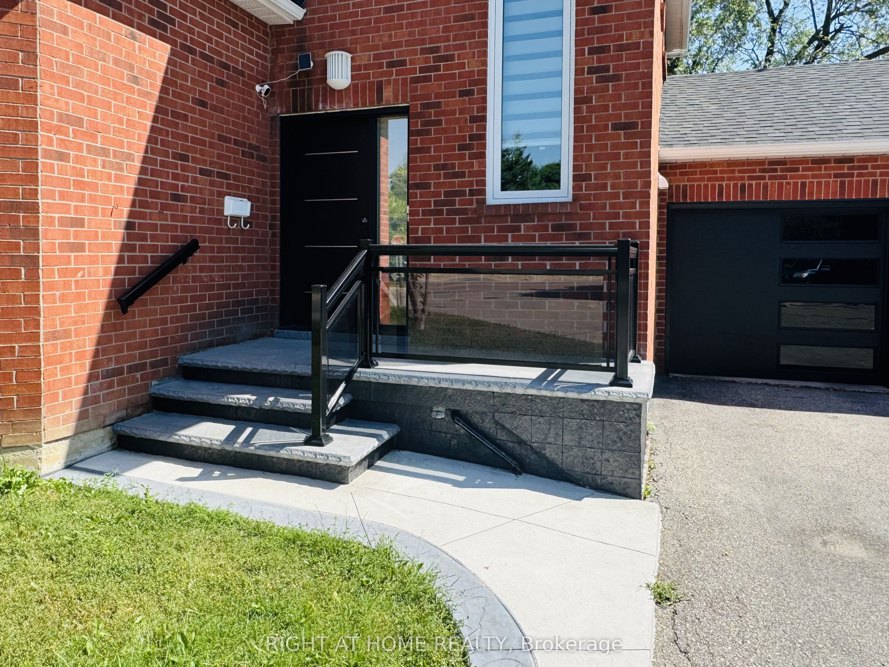 6302 Tenth Line Main, Mississauga, ON L5N 5T1 photo 2