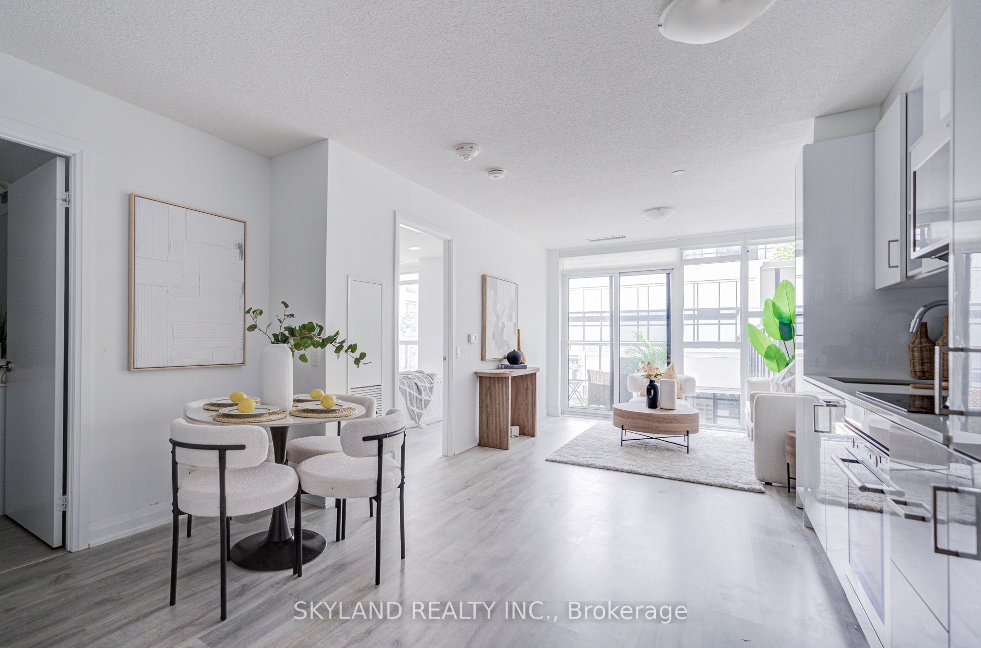 251 Manitoba Street 205, Toronto, ON M8Y 0C7