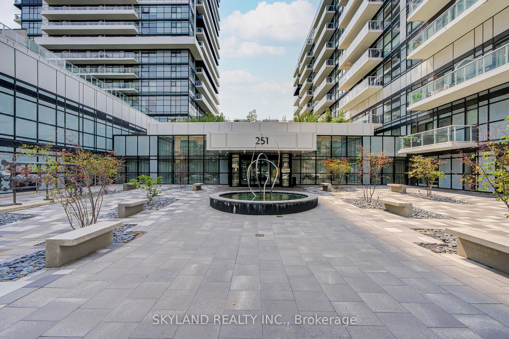 251 Manitoba Street 205, Toronto, ON M8Y 0C7 photo 2