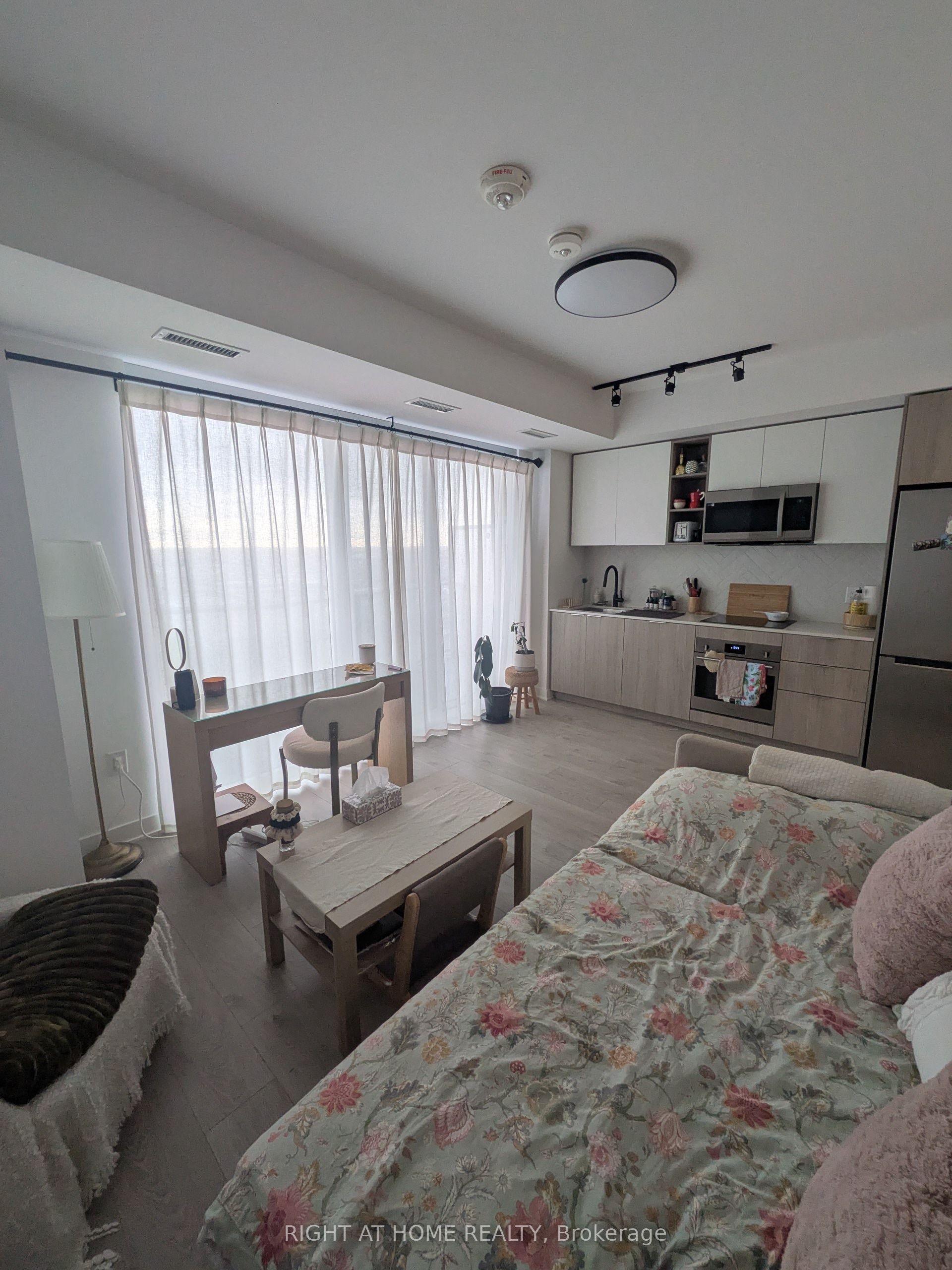 36 Zorra Street 2210, Toronto, ON M8Z 0G5 photo 2