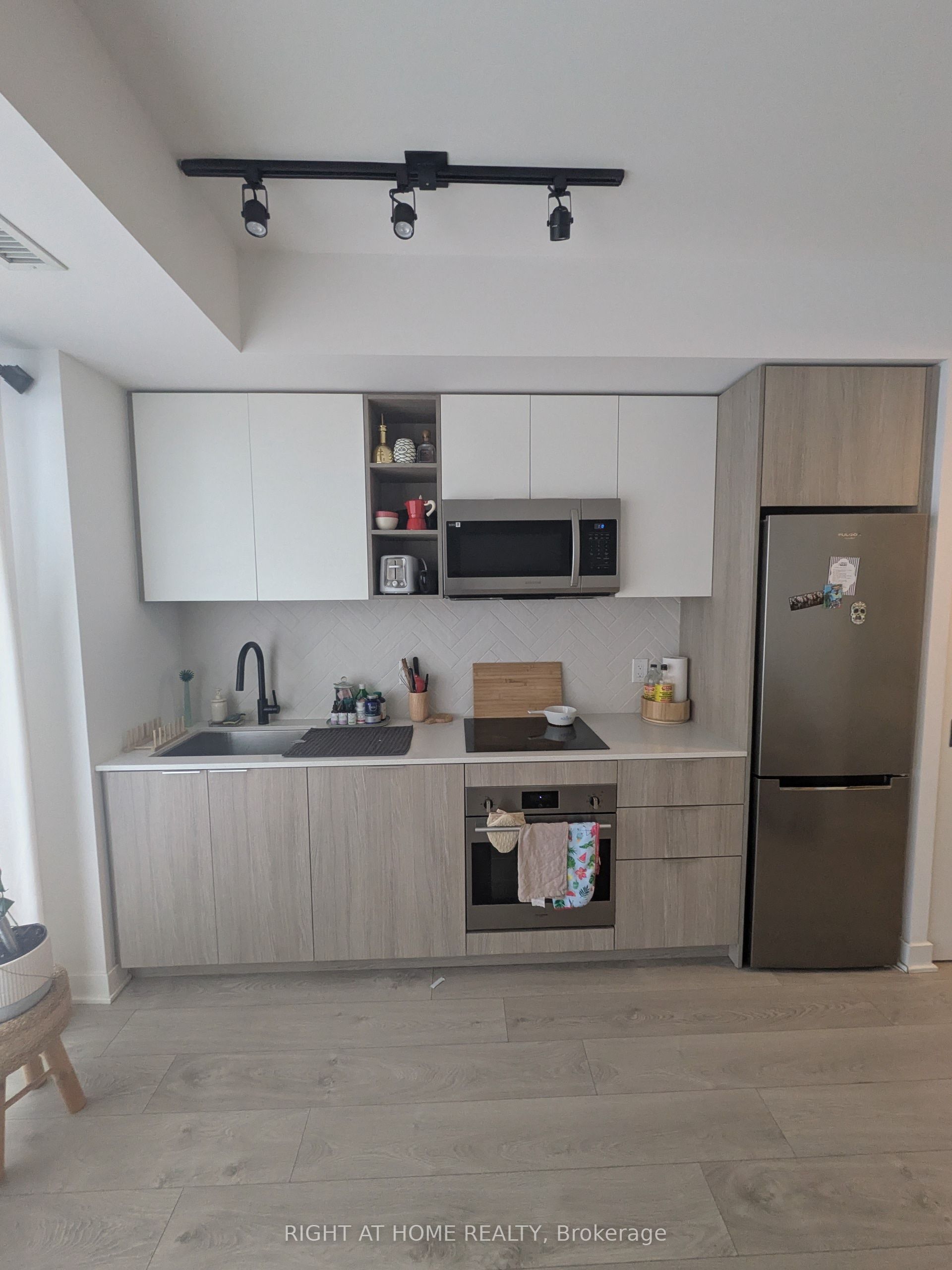 36 Zorra Street 2210, Toronto, ON M8Z 0G5 photo 3