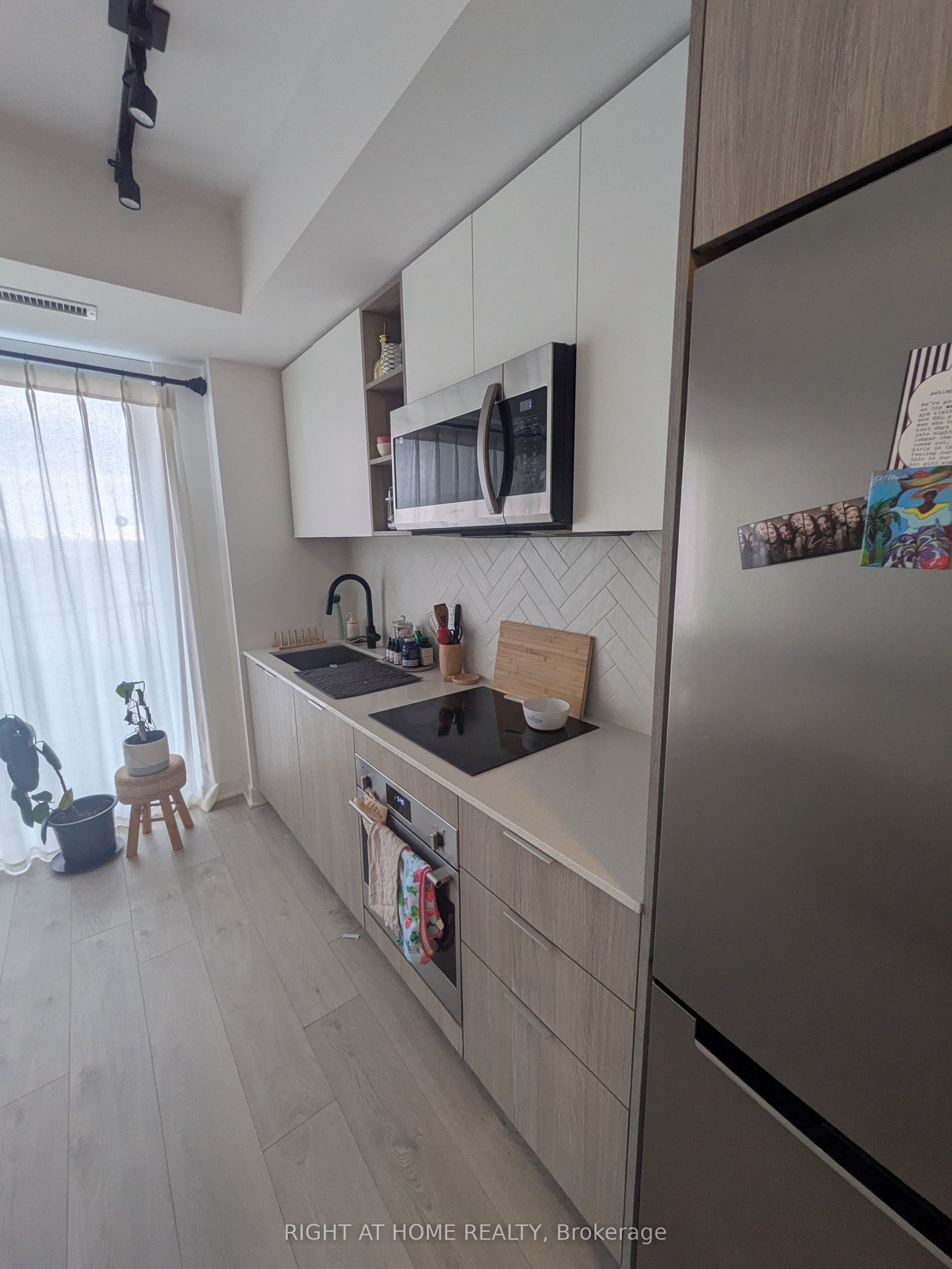 36 Zorra Street 2210, Toronto, ON M8Z 0G5 photo 5