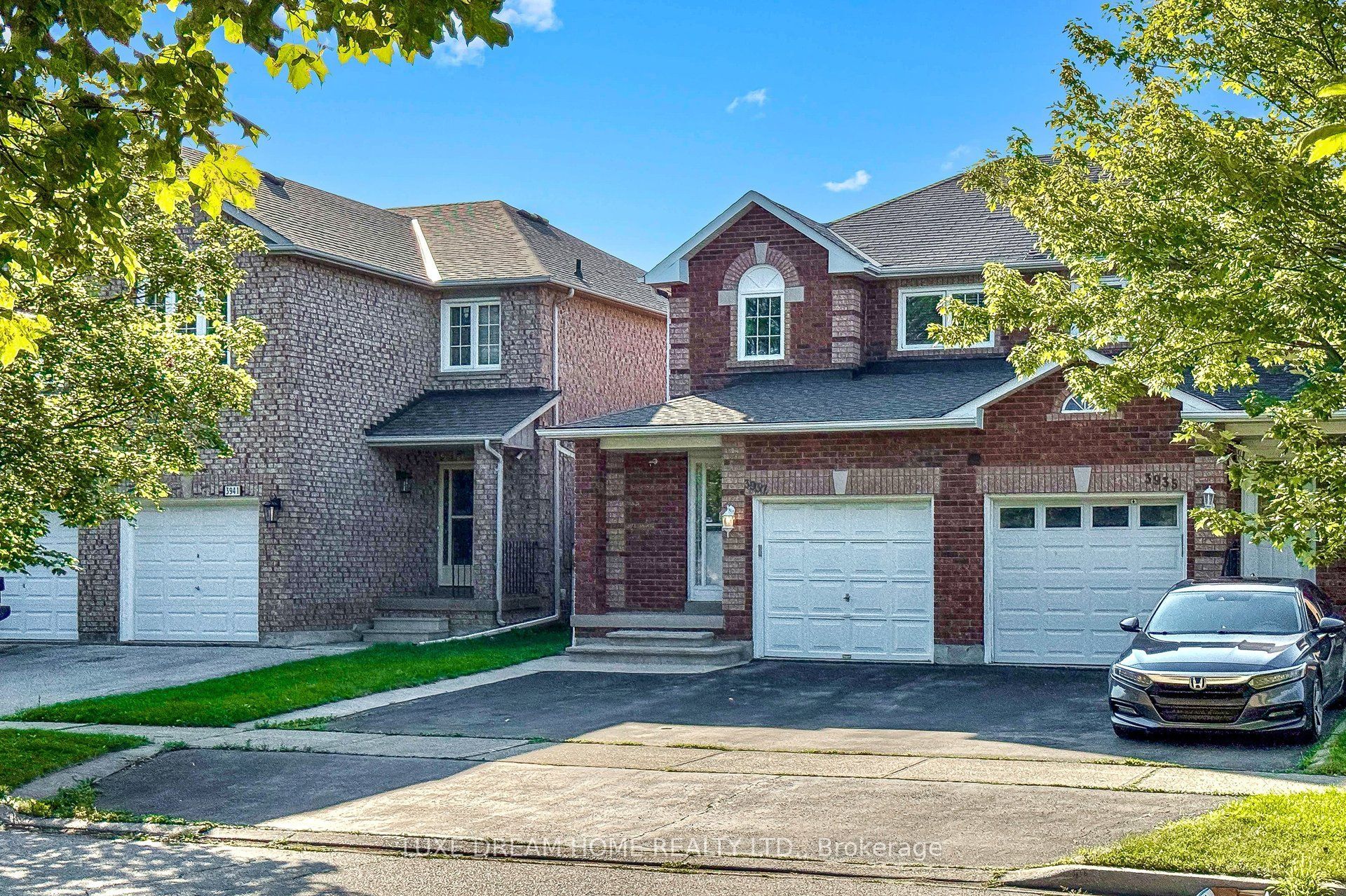 3937 Stoneham Way, Mississauga, ON L5N 6Y6 photo 2