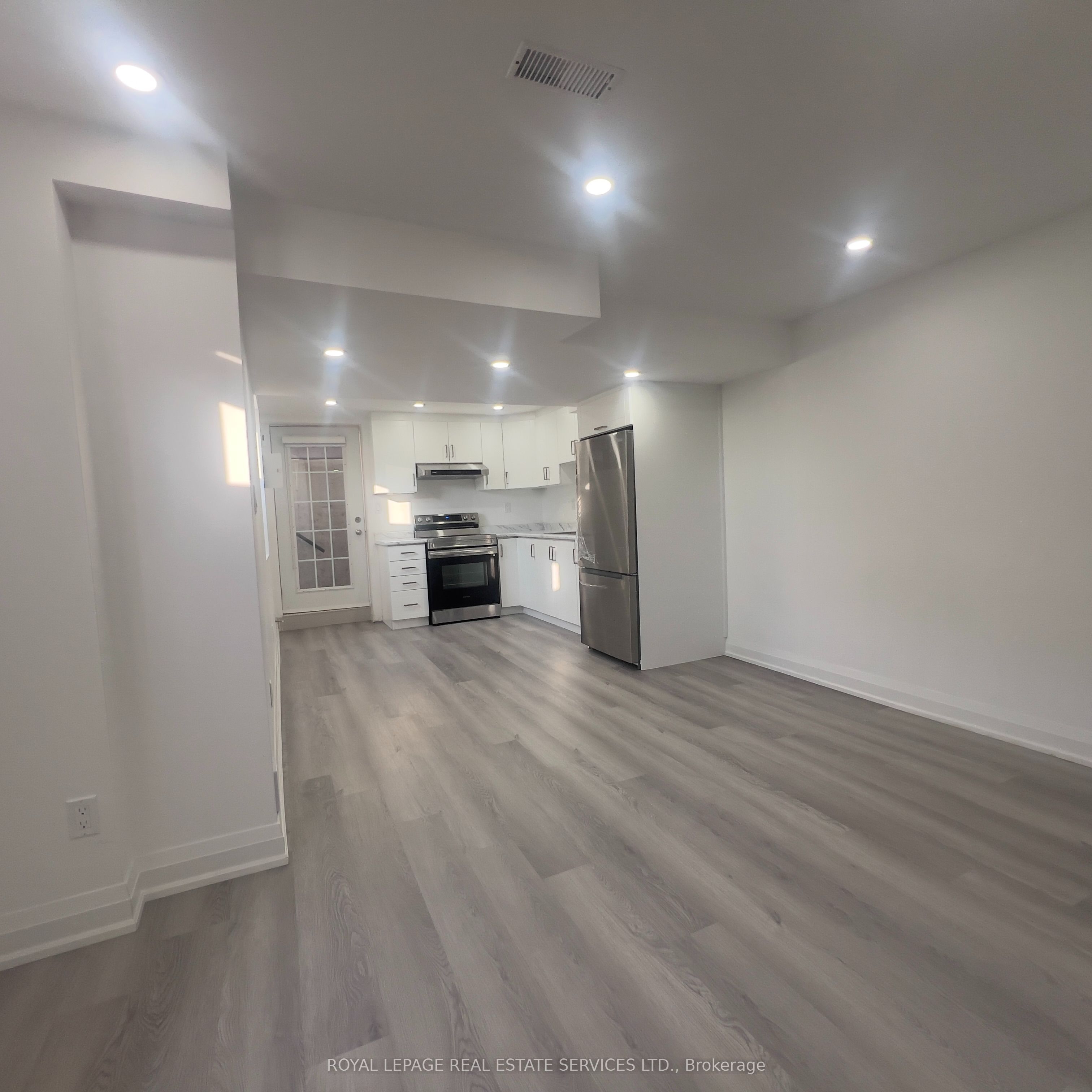 586 Kennedy Circle W Basement, Milton, ON L9E 1P9 photo 5