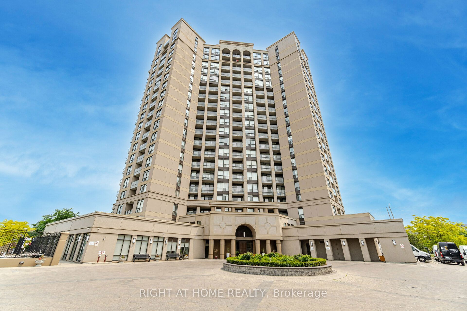 220 Forum Drive 907, Mississauga, ON L4Z 4K1