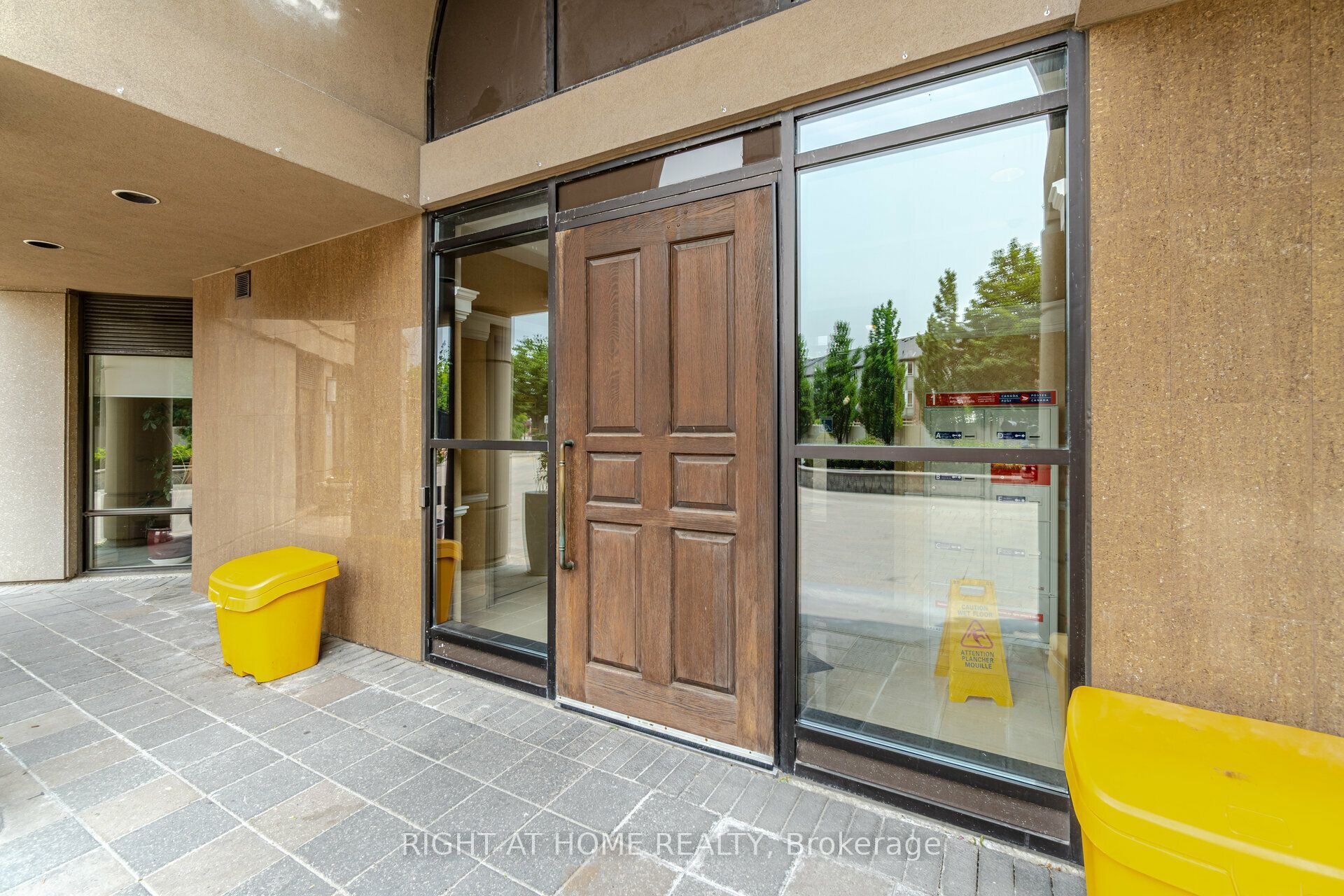 220 Forum Drive 907, Mississauga, ON L4Z 4K1 photo 2