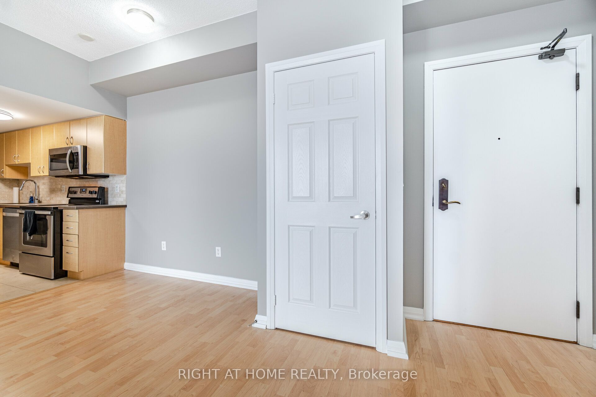 220 Forum Drive 907, Mississauga, ON L4Z 4K1 photo 4