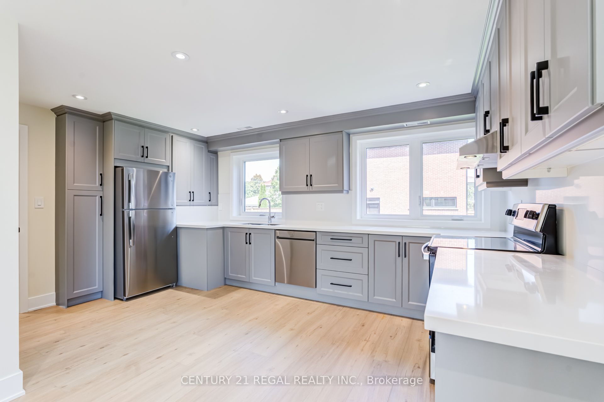 171 Gamma Street 2, Toronto, ON M8W 4G3