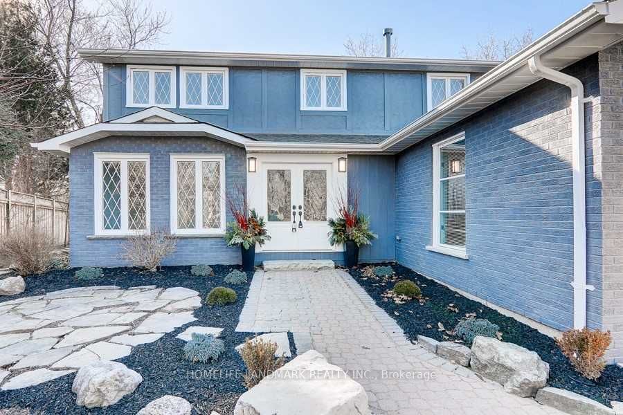 210 Valleyview Court, Oakville, ON L6L 5H8 photo 2