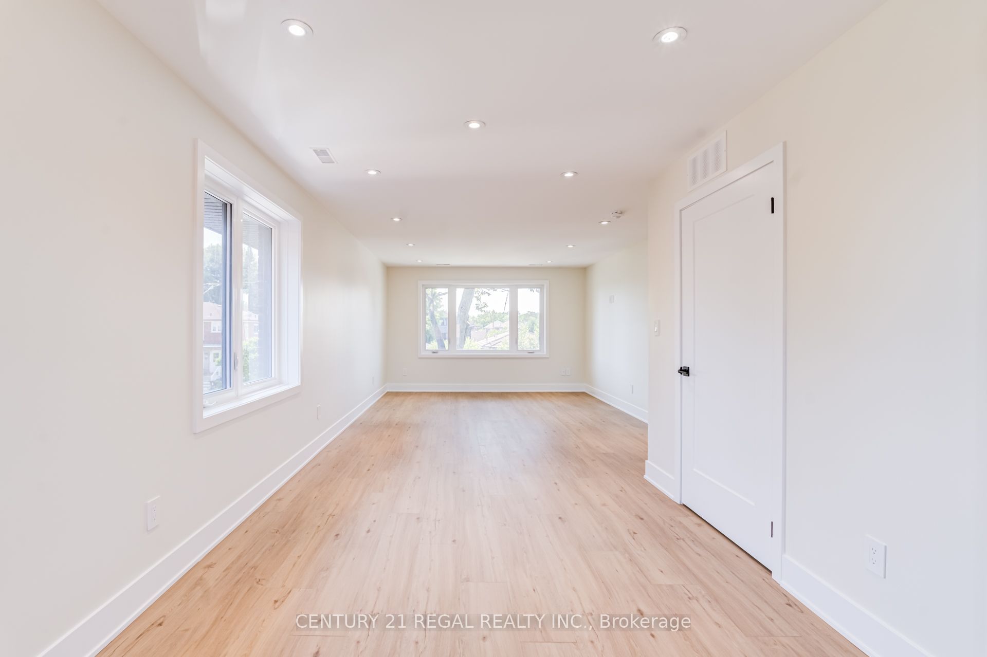 171 Gamma Street 3, Toronto, ON M8W 4G3
