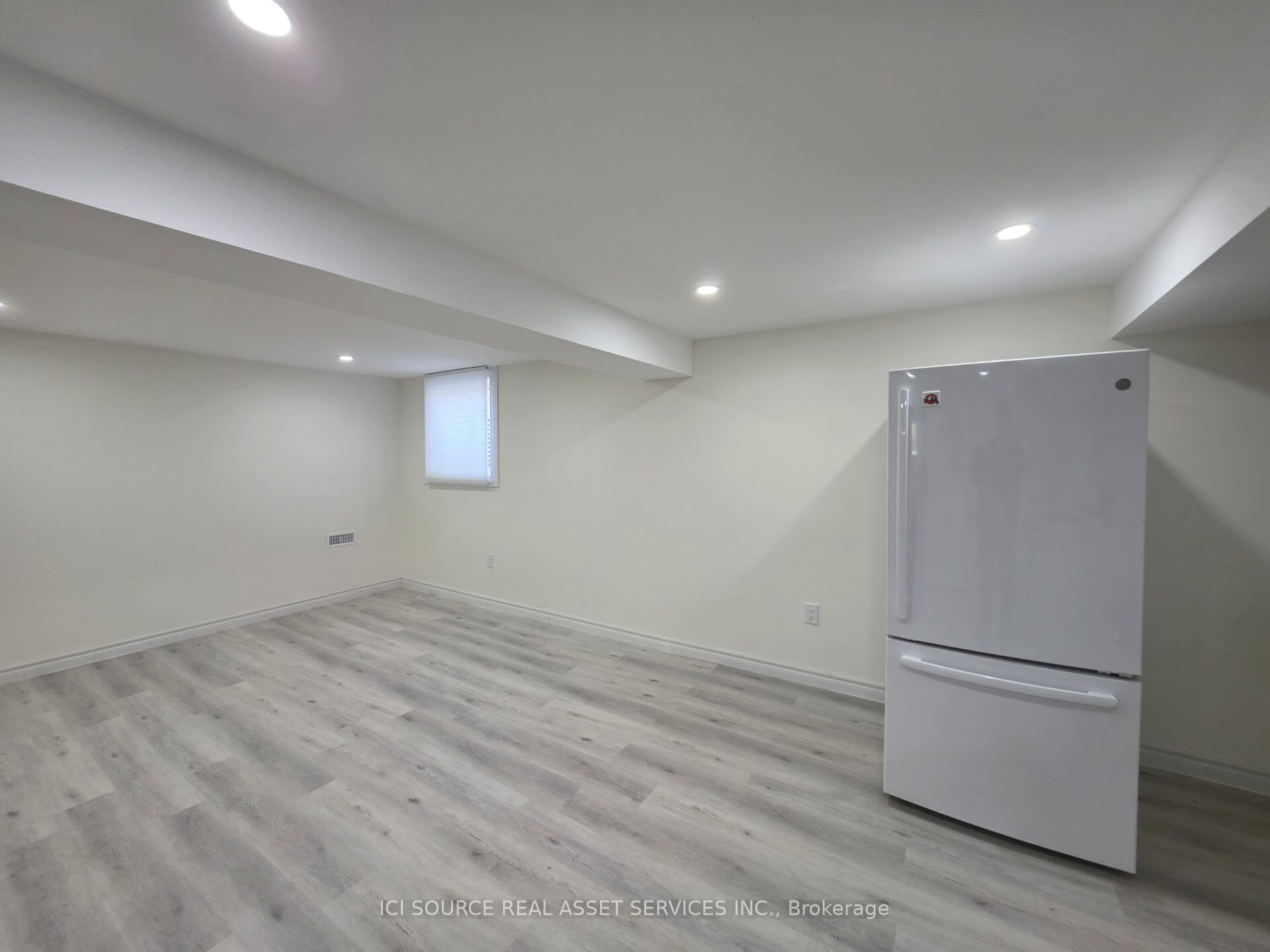 1324 Odessa Crescent Basement, Oakville, ON L6H 1R8 photo 3