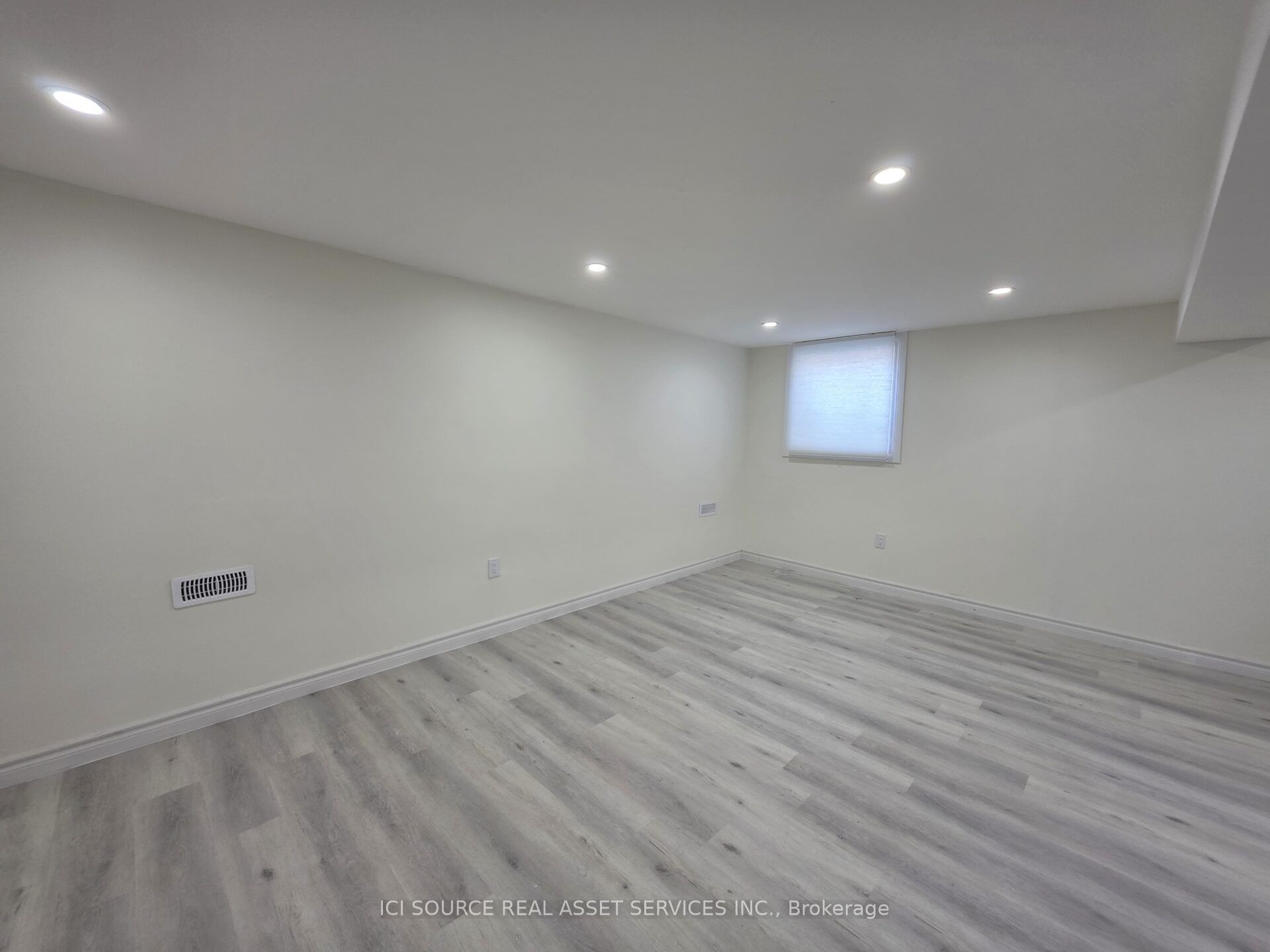 1324 Odessa Crescent Basement, Oakville, ON L6H 1R8 photo 4