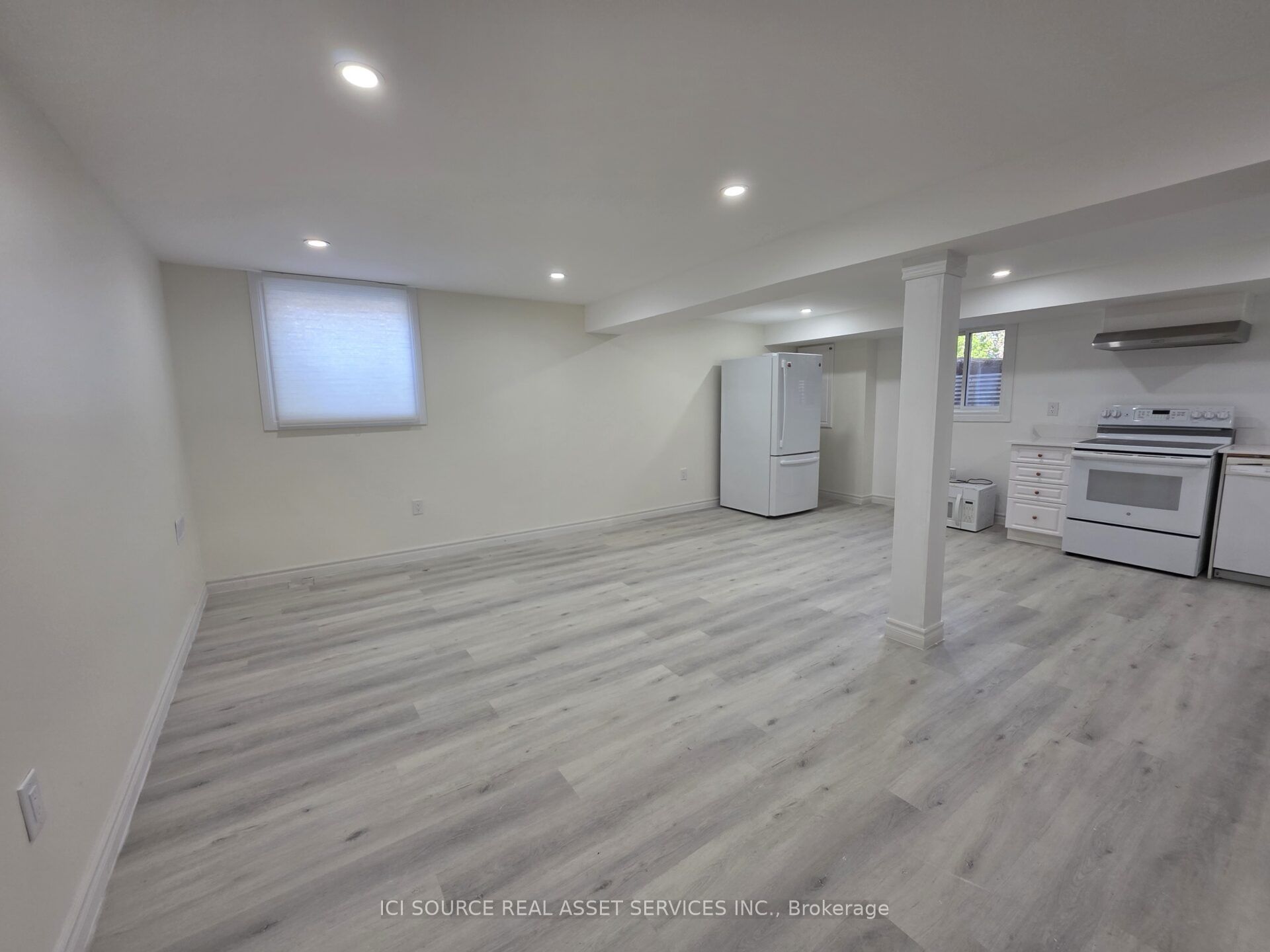 1324 Odessa Crescent Basement, Oakville, ON L6H 1R8 photo 5