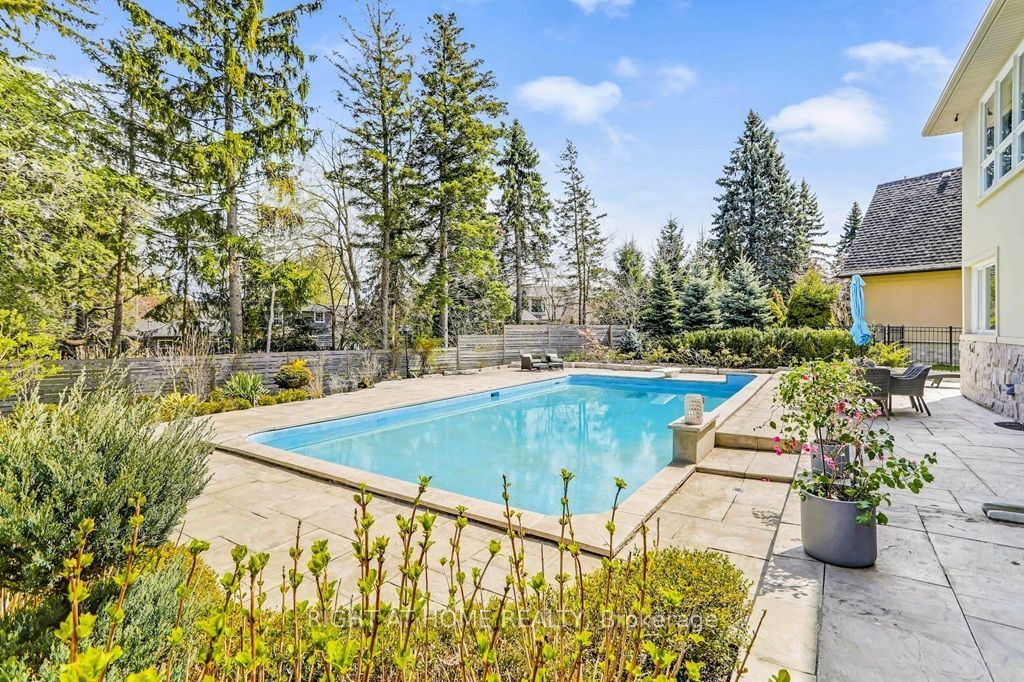 471 Country Club Crescent, Mississauga, ON L5J 2P9 photo 4