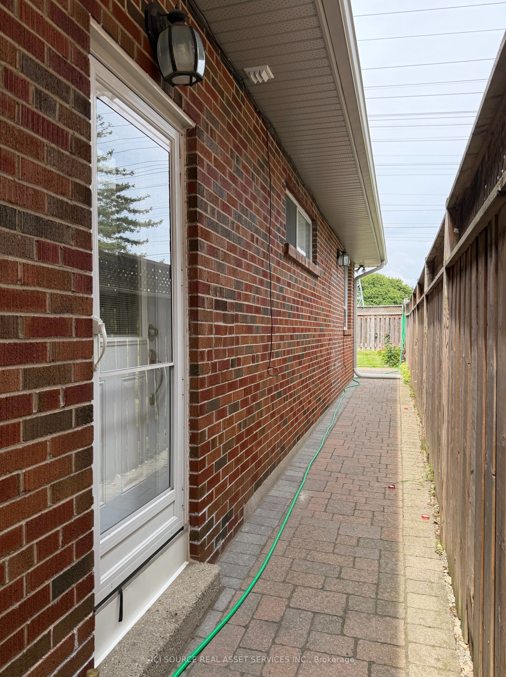 65 Glen Agar Drive Basement, Toronto, ON M9B 5M2 photo 2